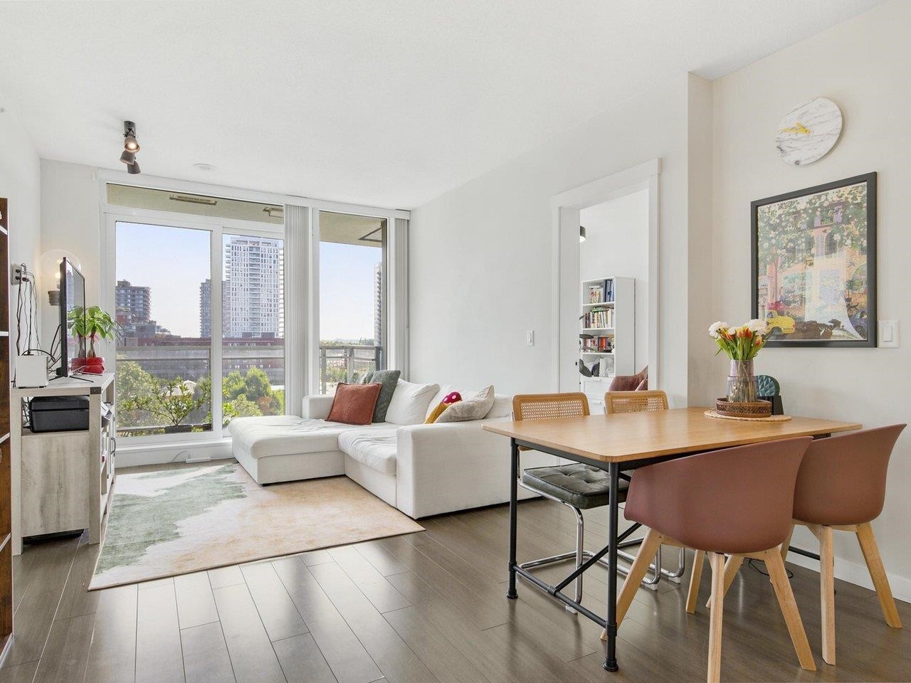 711-3281 Kent Avenue North E, Vancouver, BC - Indoor Photo Showing Living Room