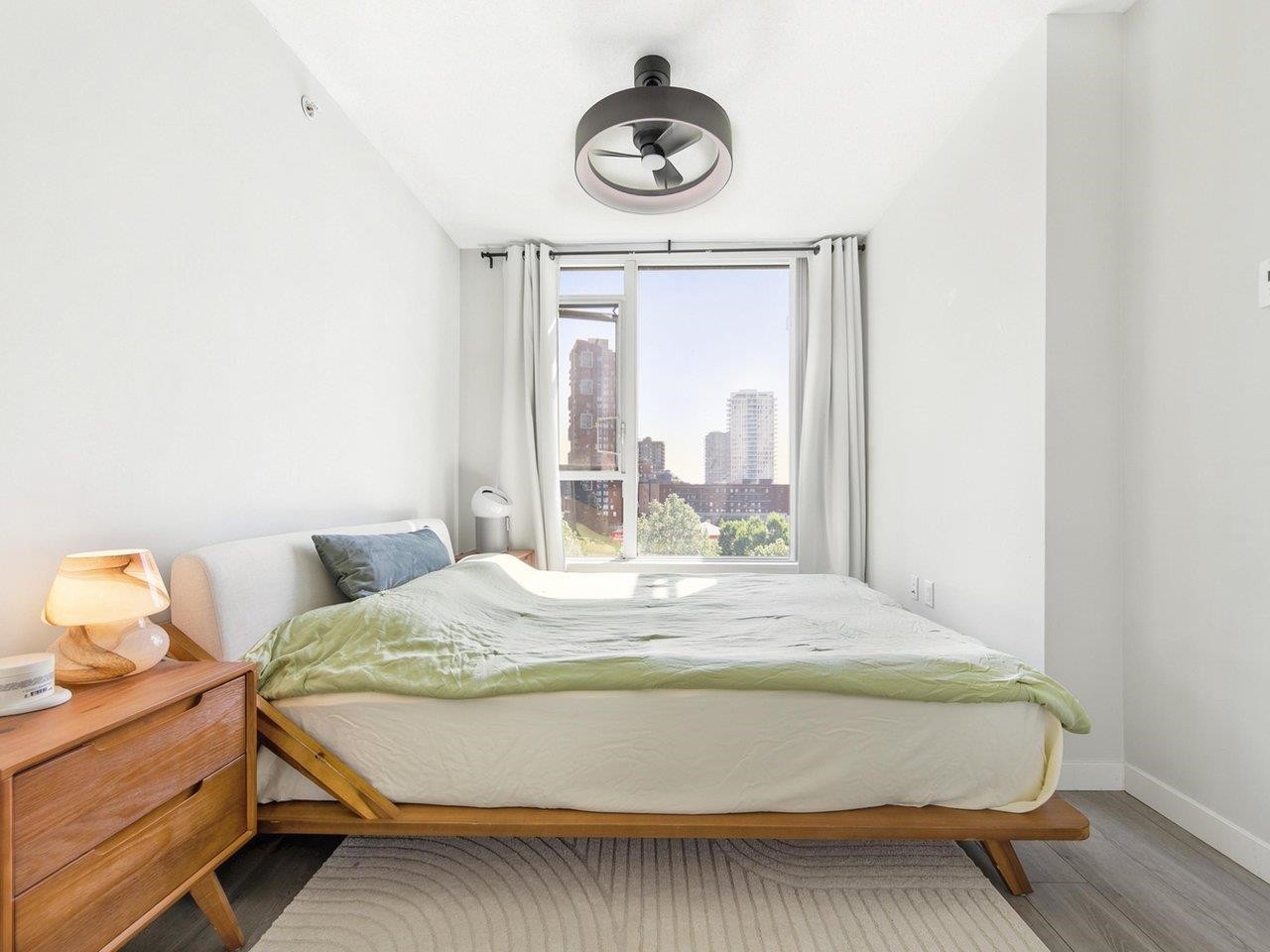 711-3281 Kent Avenue North E, Vancouver, BC - Indoor Photo Showing Bedroom