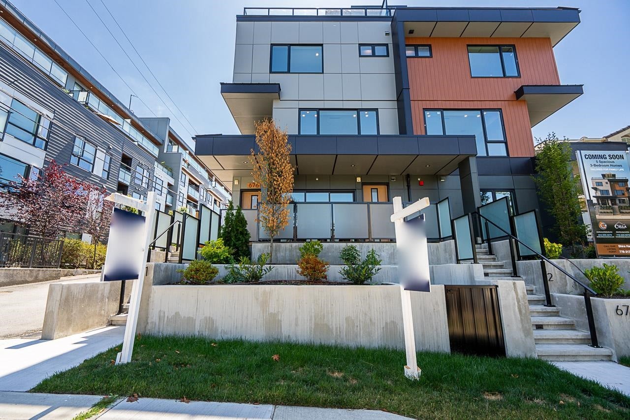 3-676 22Nd Avenue E, Vancouver, BC - Outdoor