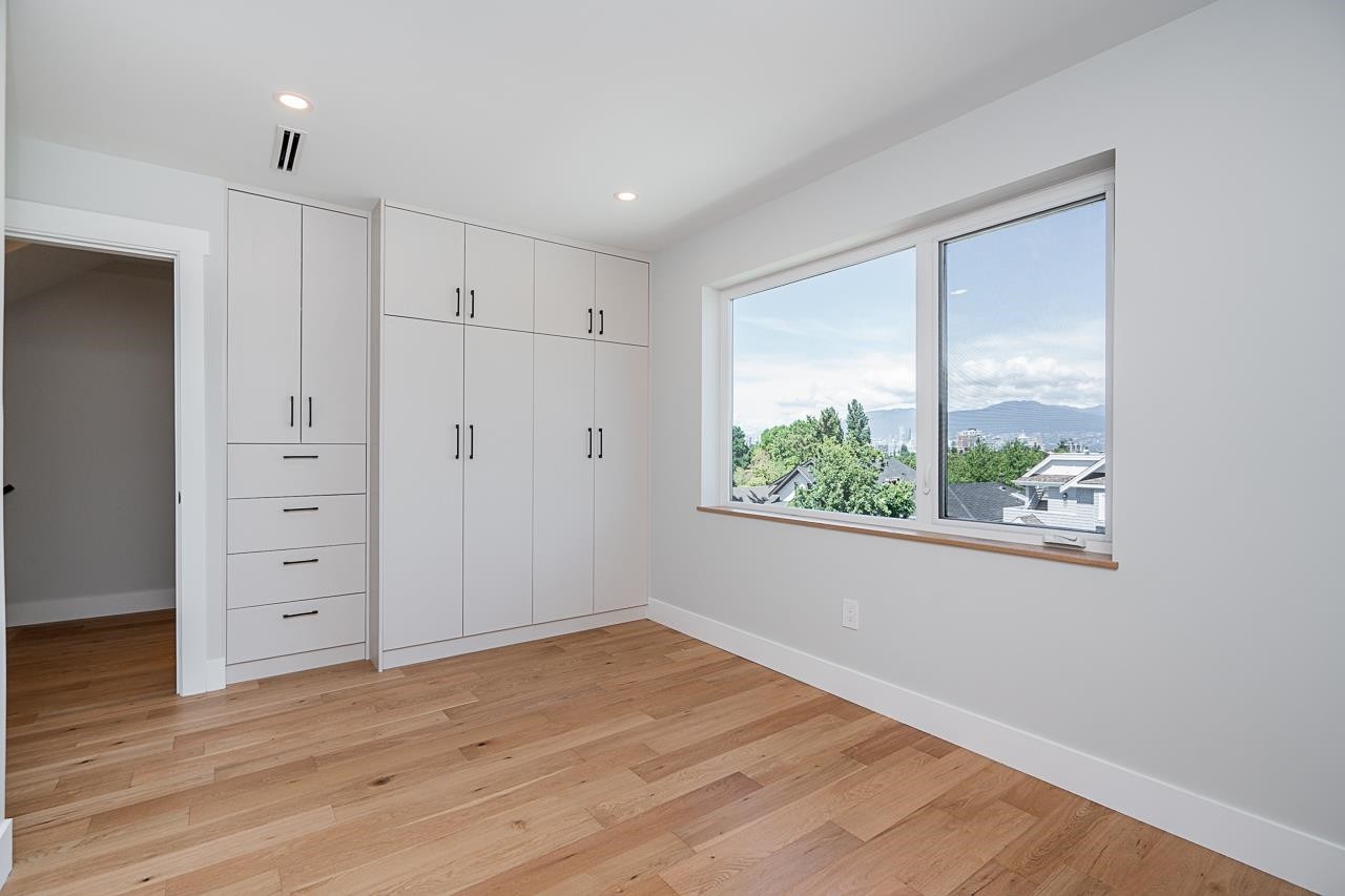 3-676 22Nd Avenue E, Vancouver, BC - Indoor Photo Showing Other Room