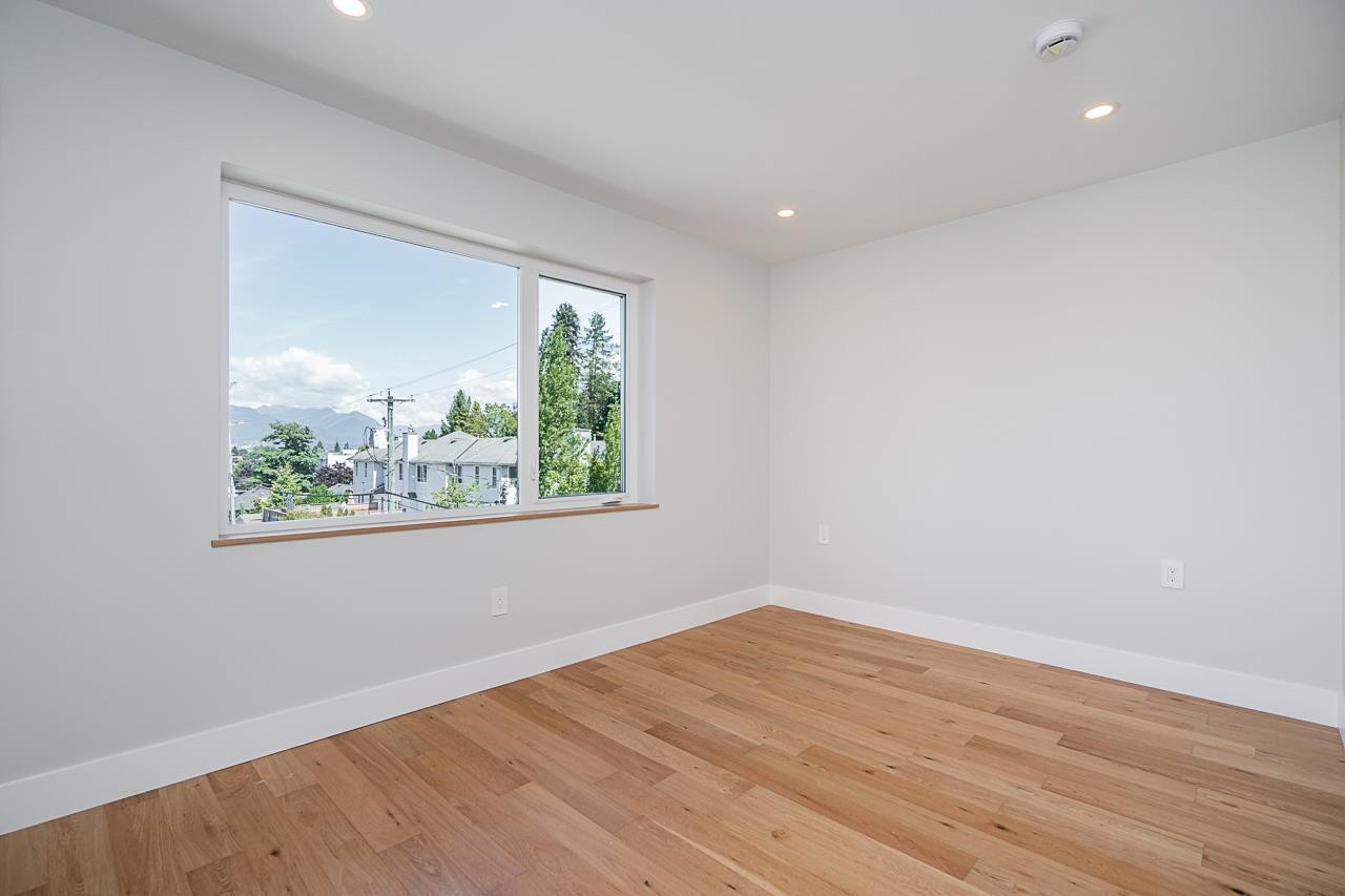 3-676 22Nd Avenue E, Vancouver, BC - Indoor Photo Showing Other Room