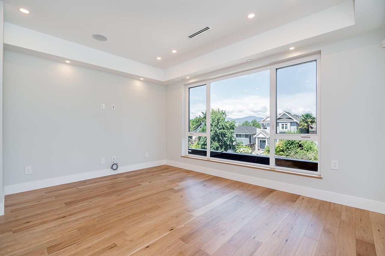 3-676 22Nd Avenue E, Vancouver, BC - Indoor Photo Showing Other Room