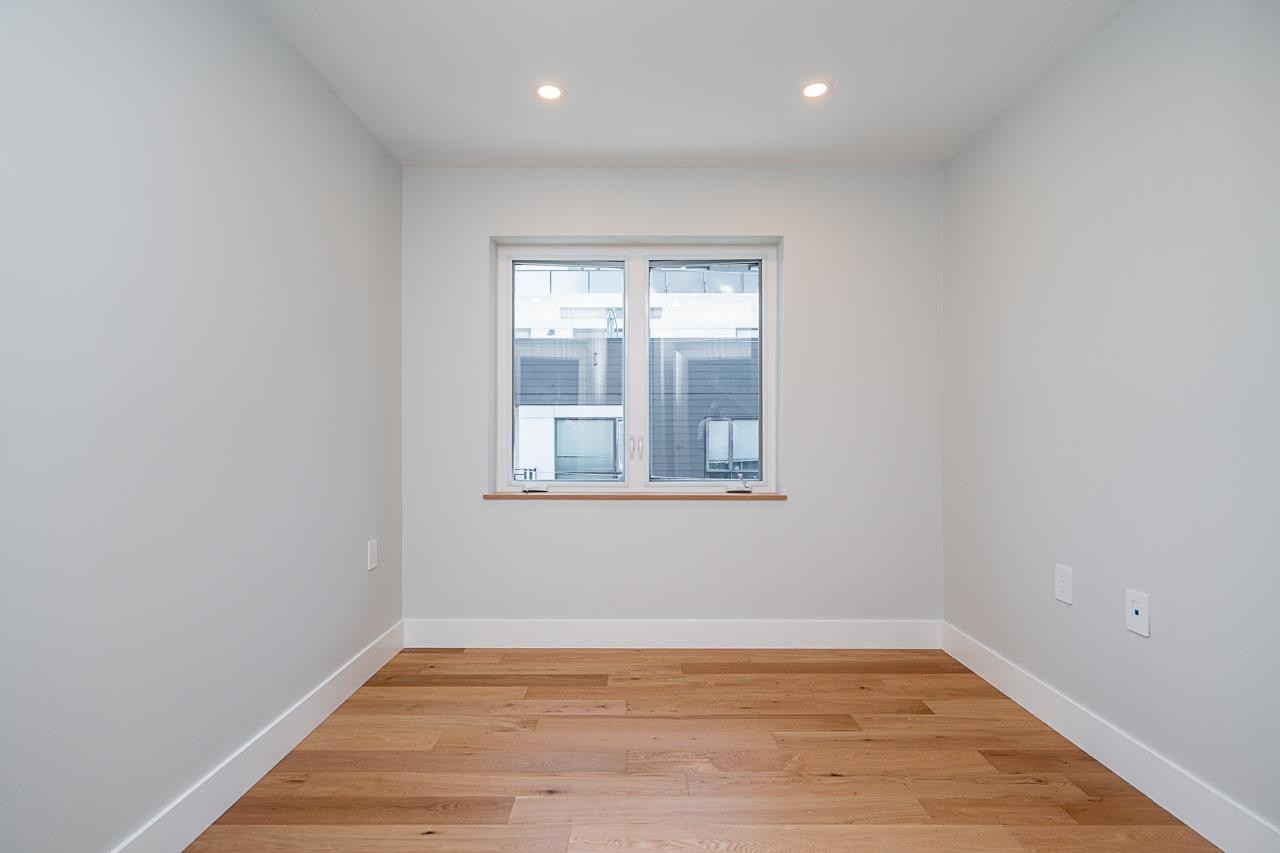 3-676 22Nd Avenue E, Vancouver, BC - Indoor Photo Showing Other Room