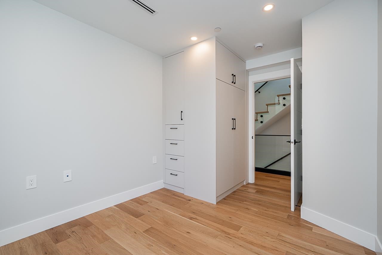 3-676 22Nd Avenue E, Vancouver, BC - Indoor Photo Showing Other Room