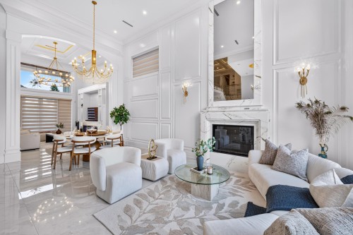 8480 Mowbray Road, Richmond, BC - Indoor Photo Showing Living Room With Fireplace