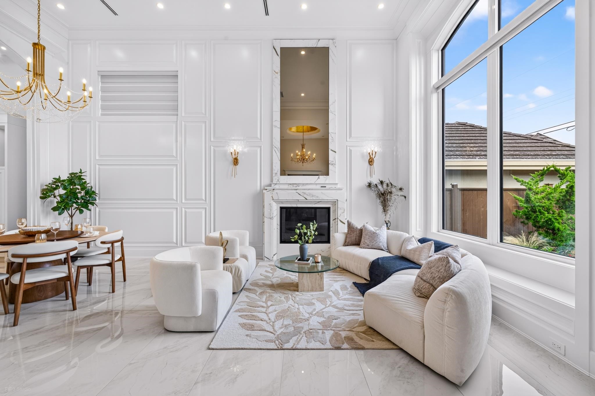 8480 Mowbray Road, Richmond, BC - Indoor Photo Showing Living Room With Fireplace