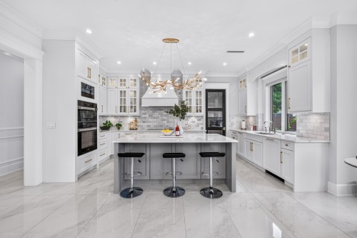 8480 Mowbray Road, Richmond, BC - Indoor Photo Showing Kitchen With Upgraded Kitchen
