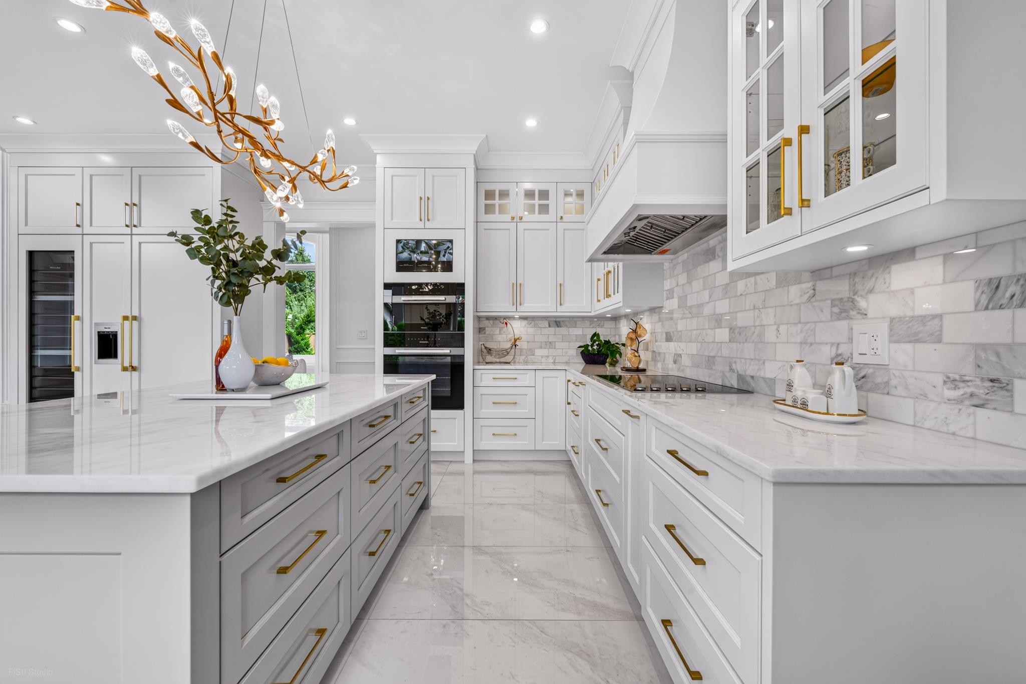 8480 Mowbray Road, Richmond, BC - Indoor Photo Showing Kitchen With Upgraded Kitchen