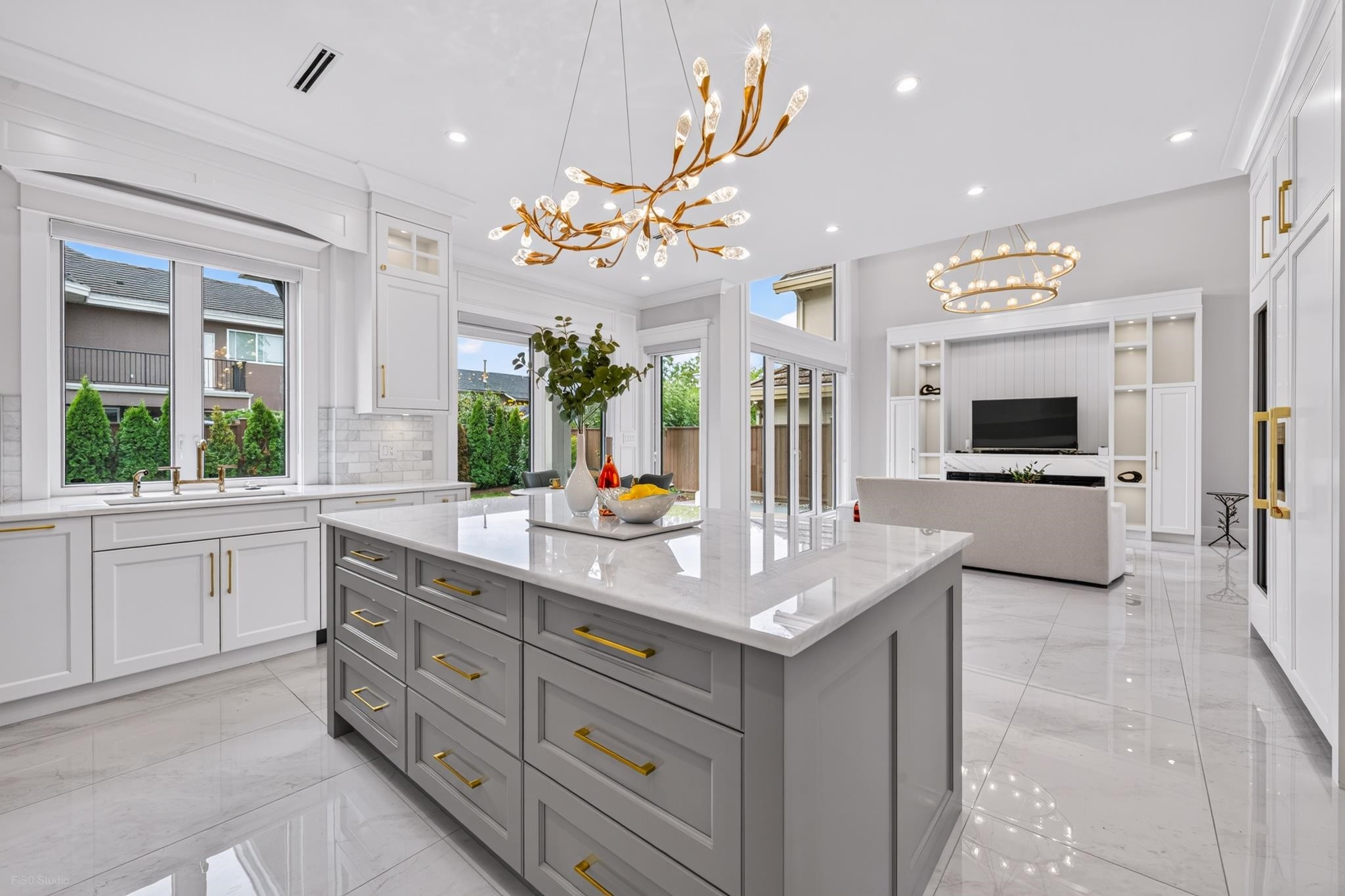 8480 Mowbray Road, Richmond, BC - Indoor Photo Showing Kitchen
