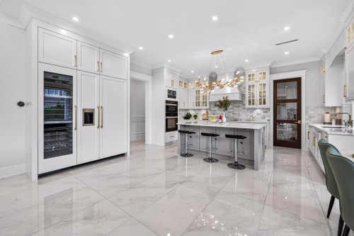 8480 Mowbray Road, Richmond, BC - Indoor Photo Showing Kitchen With Upgraded Kitchen