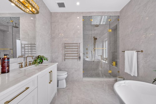 8480 Mowbray Road, Richmond, BC - Indoor Photo Showing Bathroom