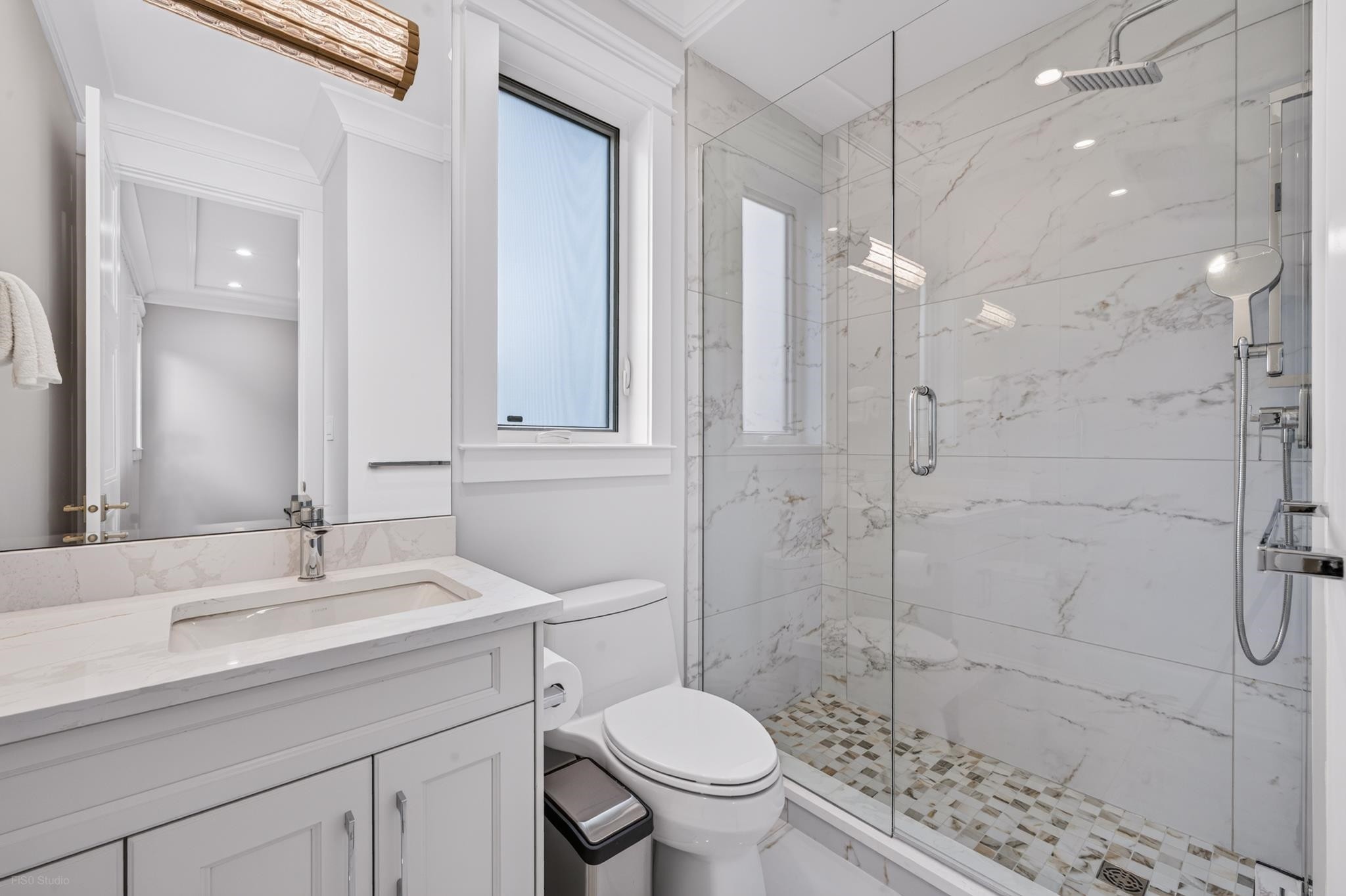 8480 Mowbray Road, Richmond, BC - Indoor Photo Showing Bathroom