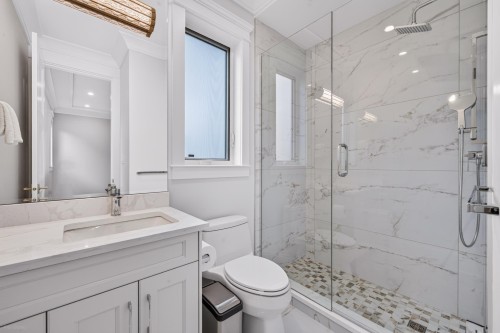 8480 Mowbray Road, Richmond, BC - Indoor Photo Showing Bathroom
