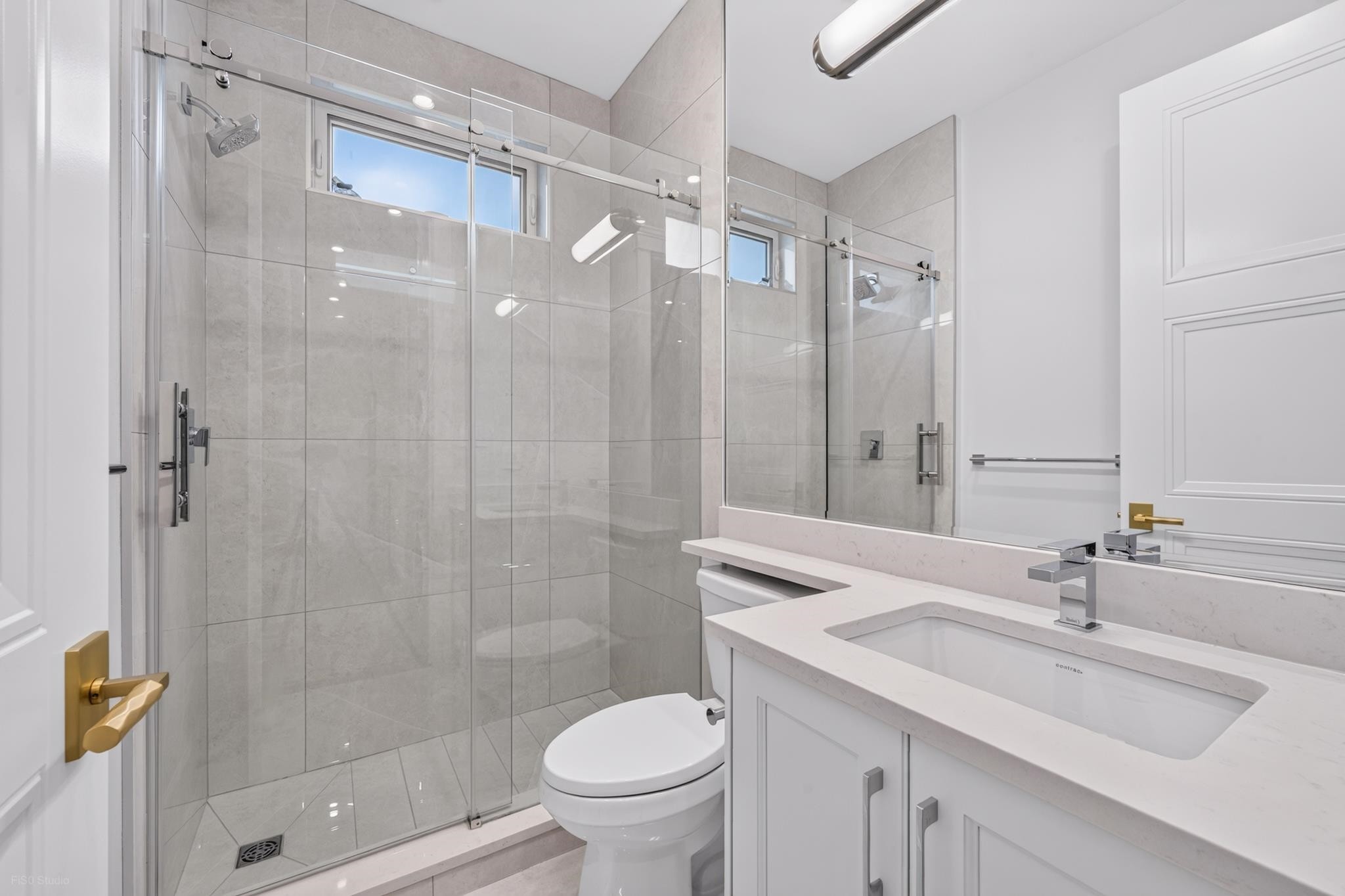 8480 Mowbray Road, Richmond, BC - Indoor Photo Showing Bathroom