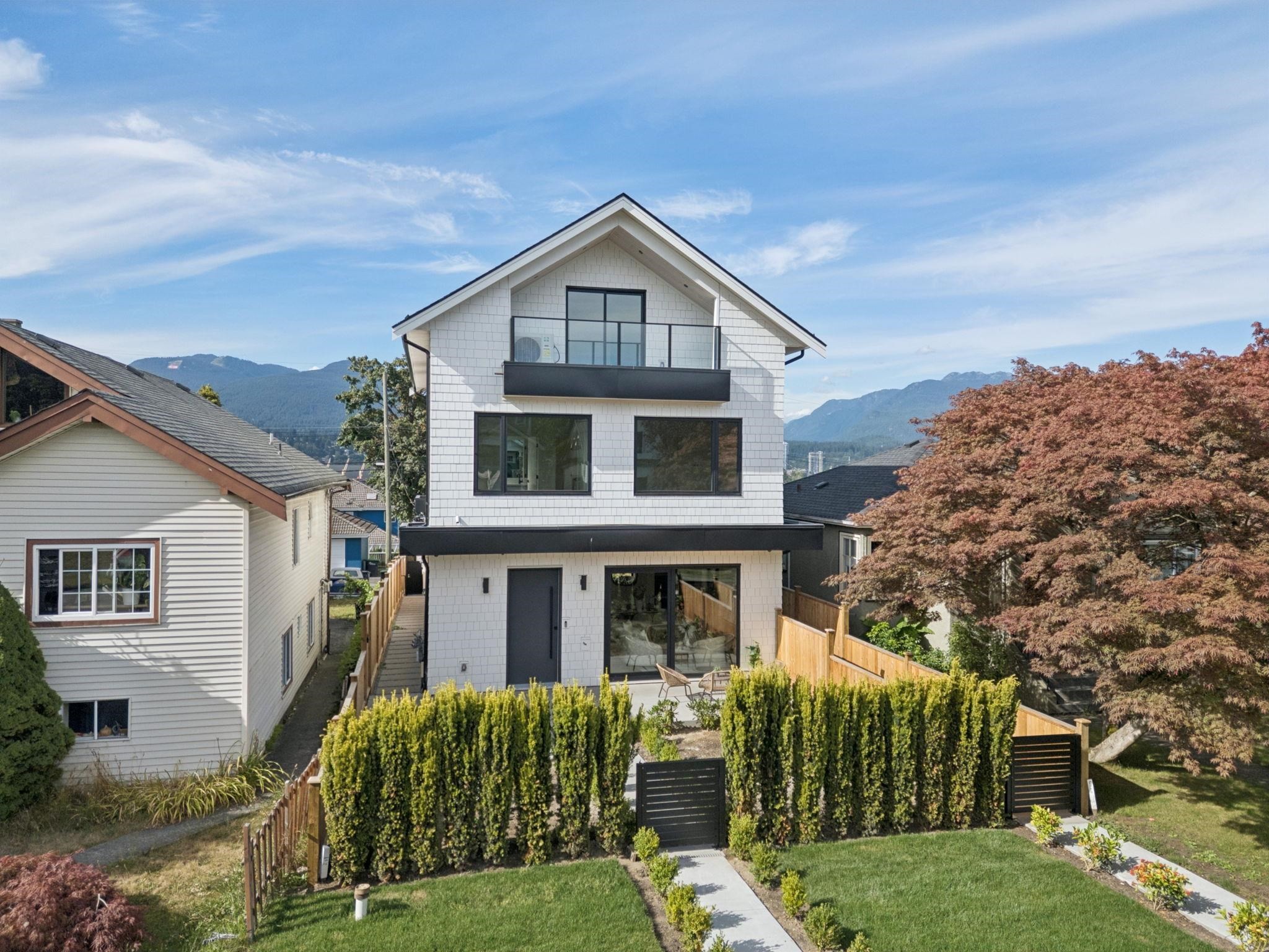 1-2815 Trinity Street, Vancouver, BC - Outdoor