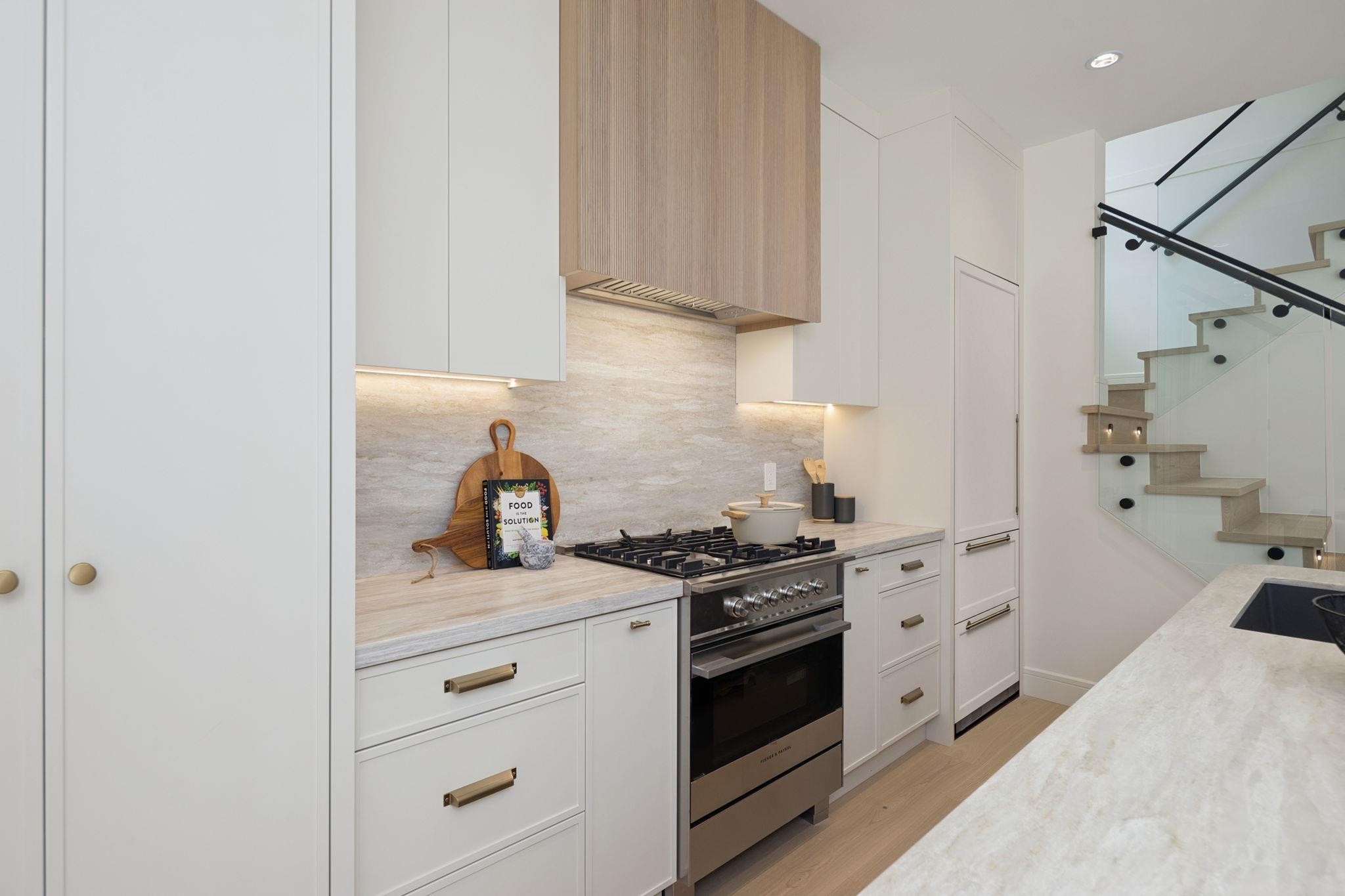 1-2815 Trinity Street, Vancouver, BC - Indoor Photo Showing Kitchen With Upgraded Kitchen