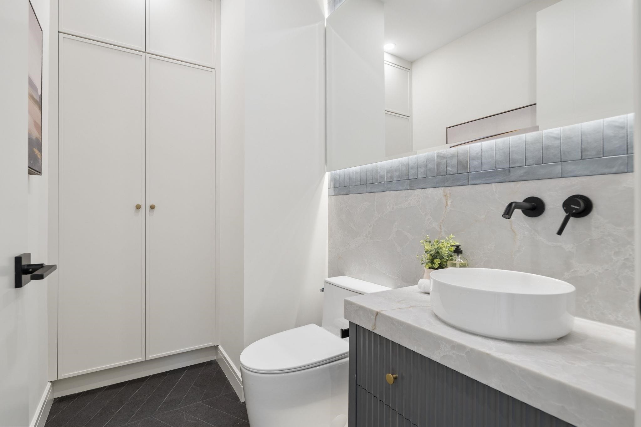 1-2815 Trinity Street, Vancouver, BC - Indoor Photo Showing Bathroom