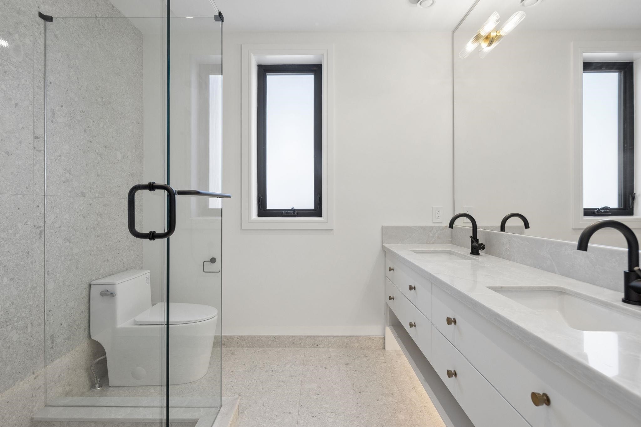 1-2815 Trinity Street, Vancouver, BC - Indoor Photo Showing Bathroom