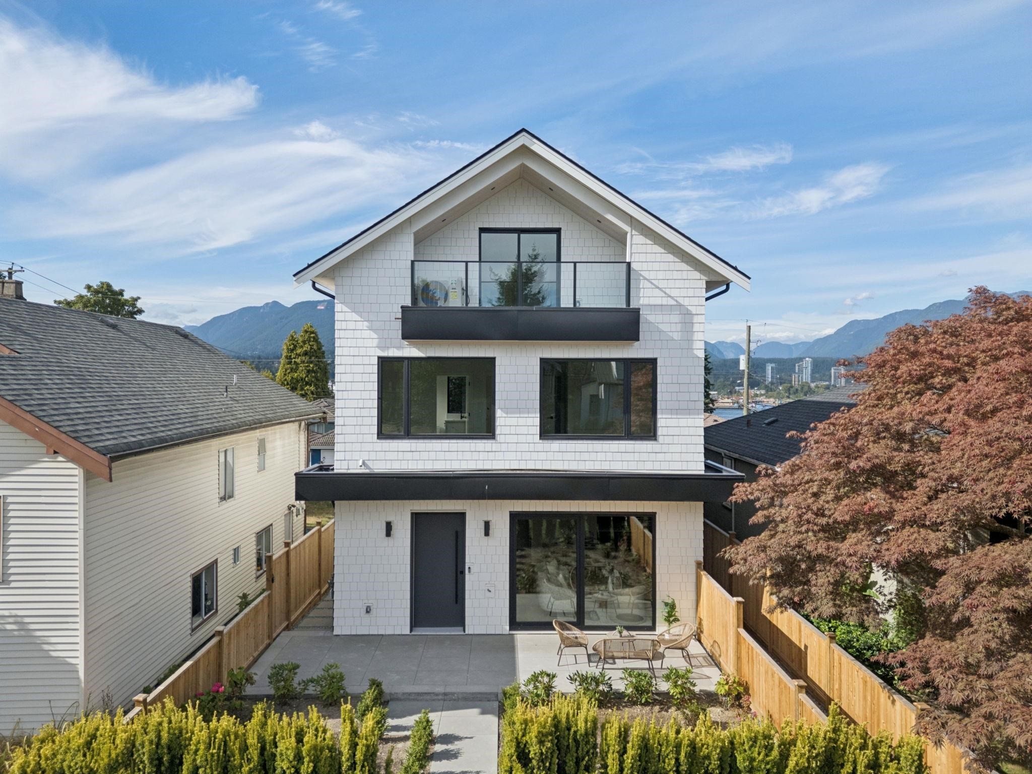 1-2815 Trinity Street, Vancouver, BC - Outdoor
