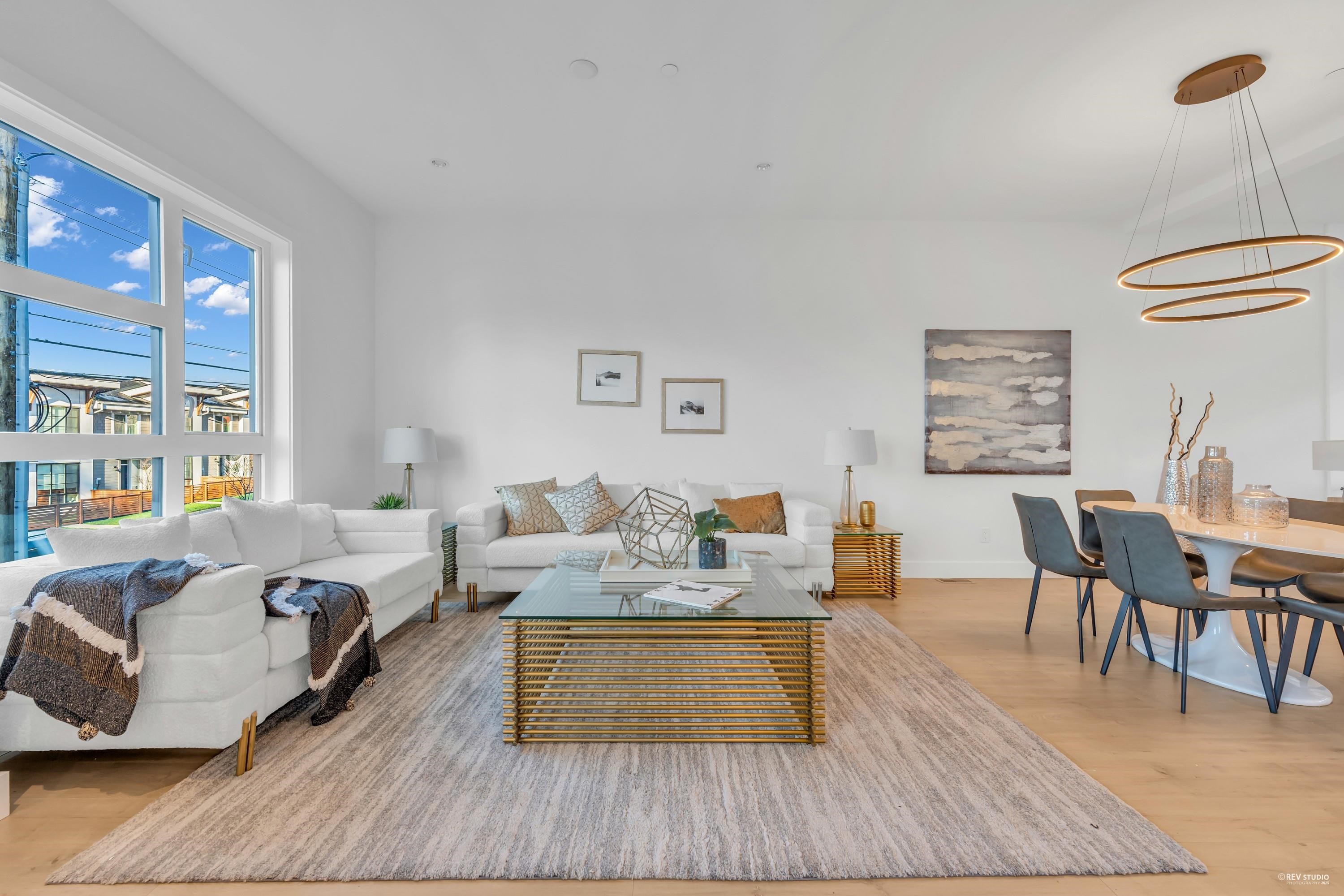 13618 232St Street, Maple Ridge, BC - Indoor Photo Showing Living Room