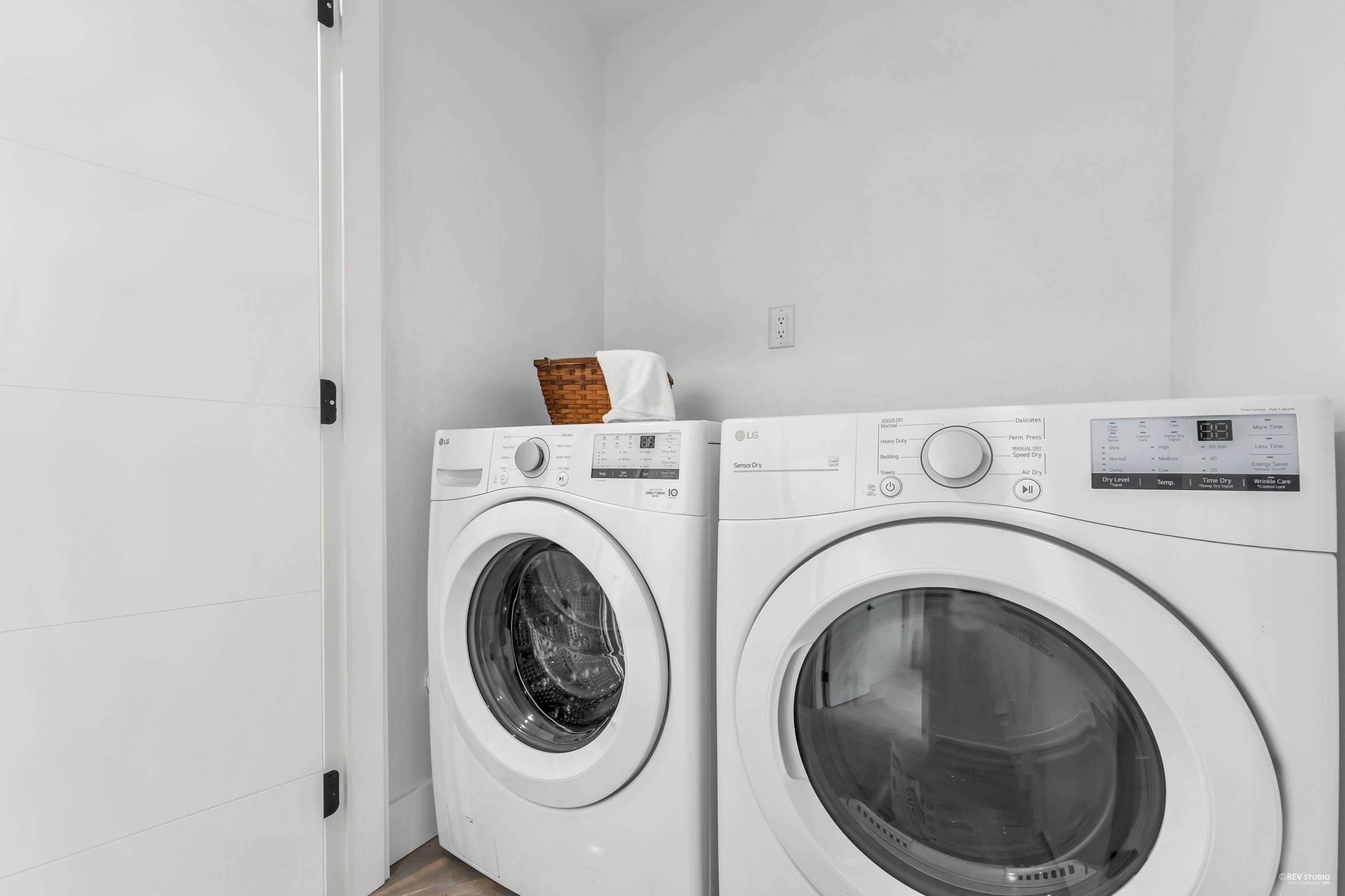 13618 232St Street, Maple Ridge, BC - Indoor Photo Showing Laundry Room