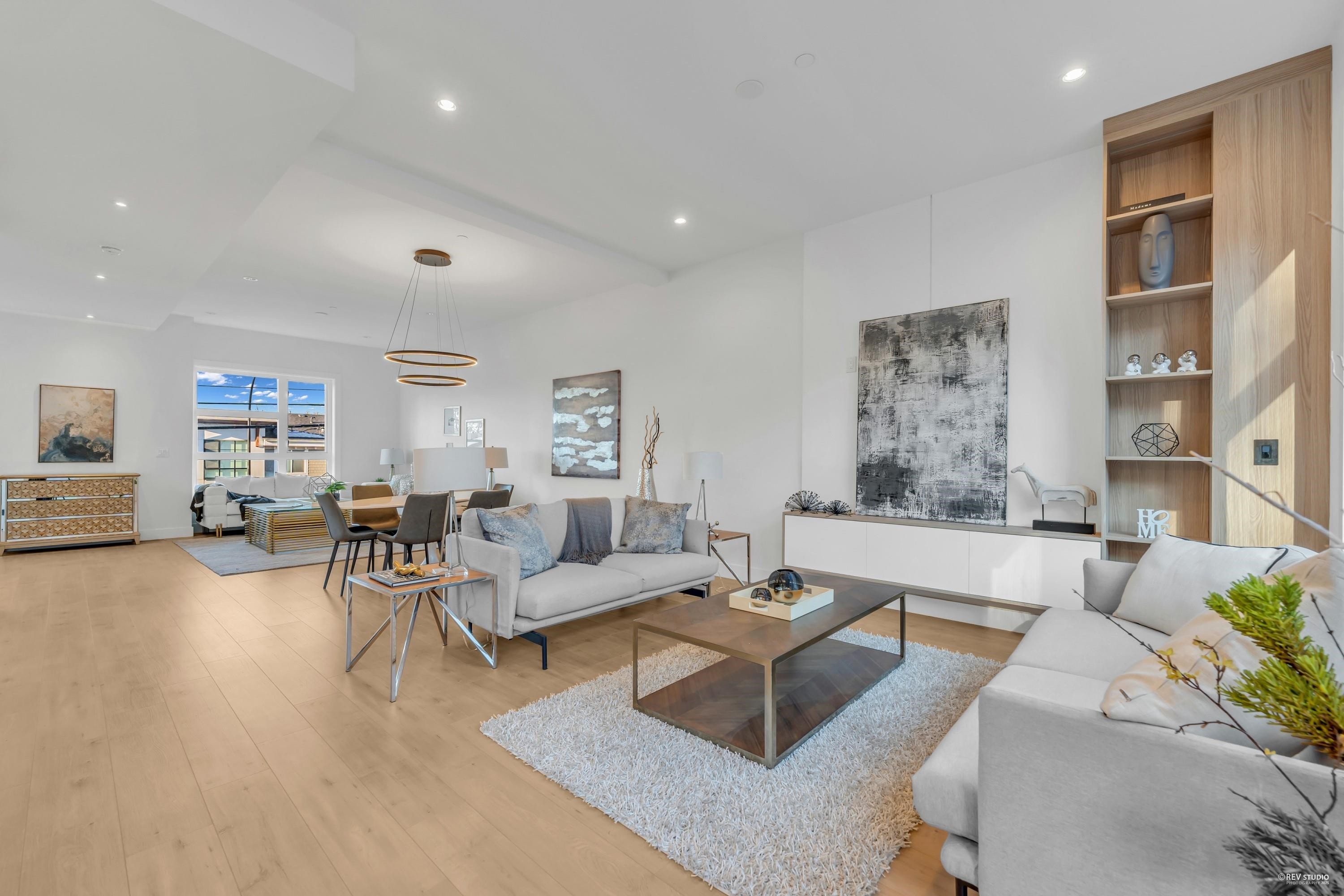 13618 232St Street, Maple Ridge, BC - Indoor Photo Showing Living Room