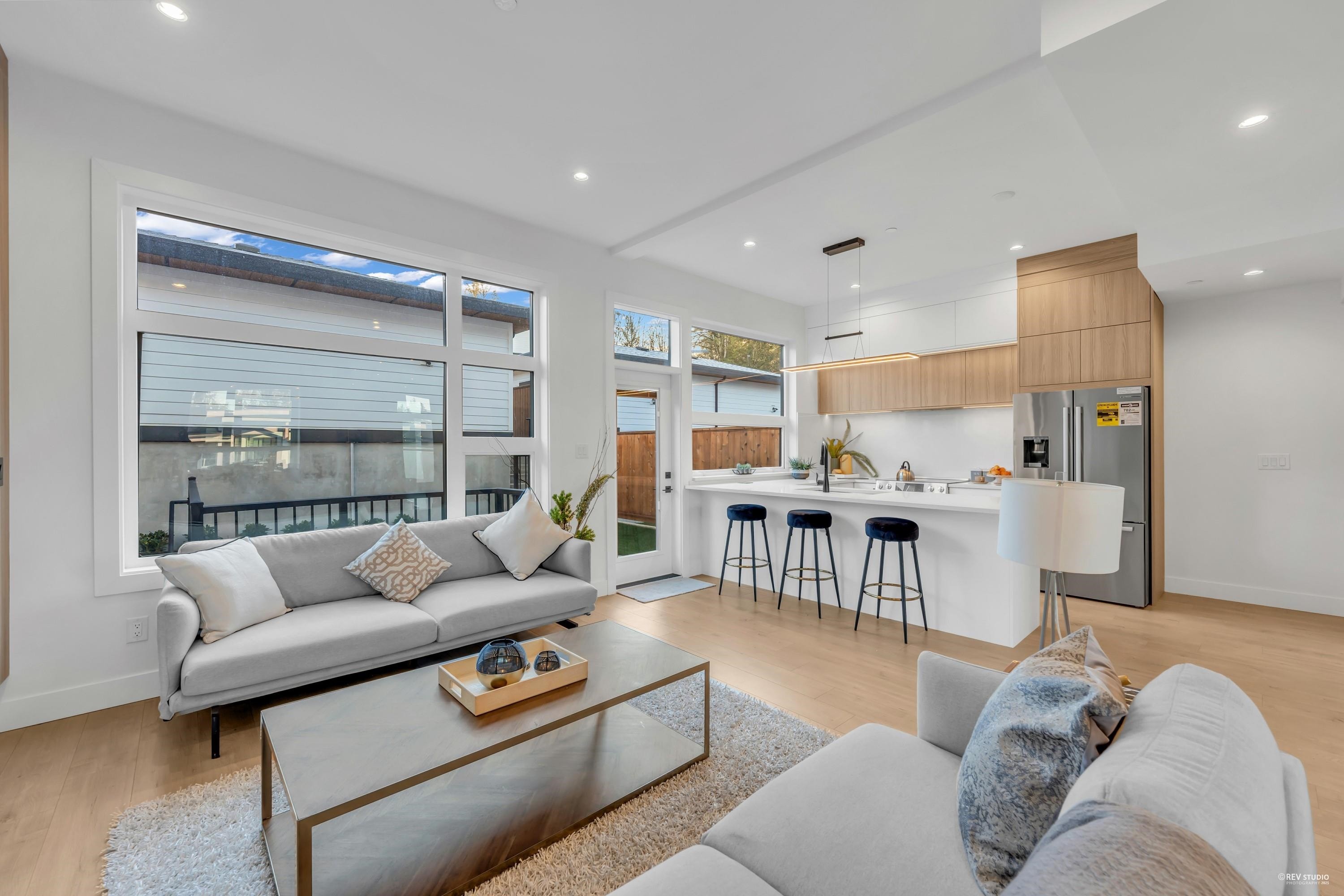 13618 232St Street, Maple Ridge, BC - Indoor Photo Showing Living Room