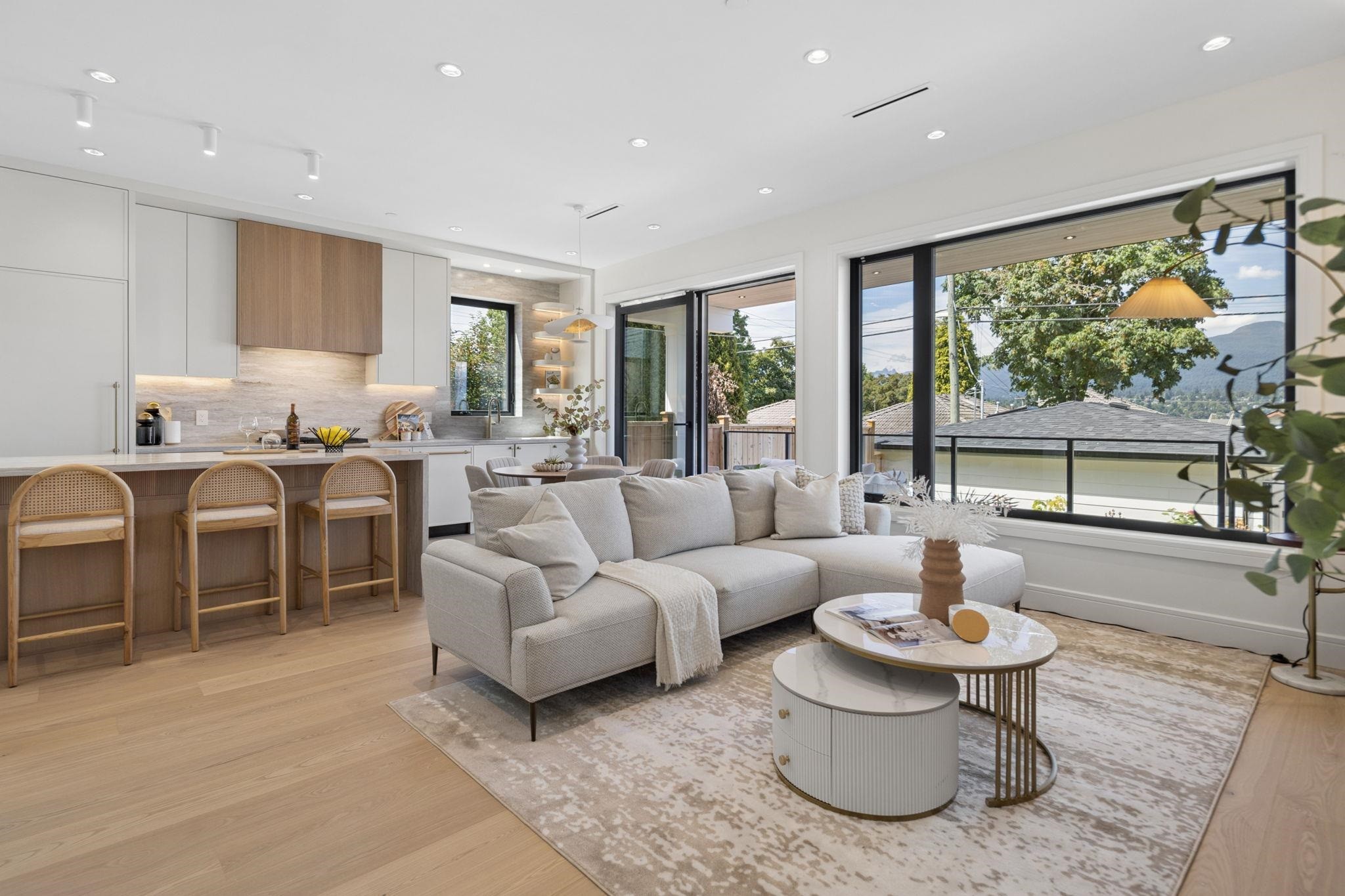 2-2815 Trinity Street, Vancouver, BC - Indoor Photo Showing Living Room