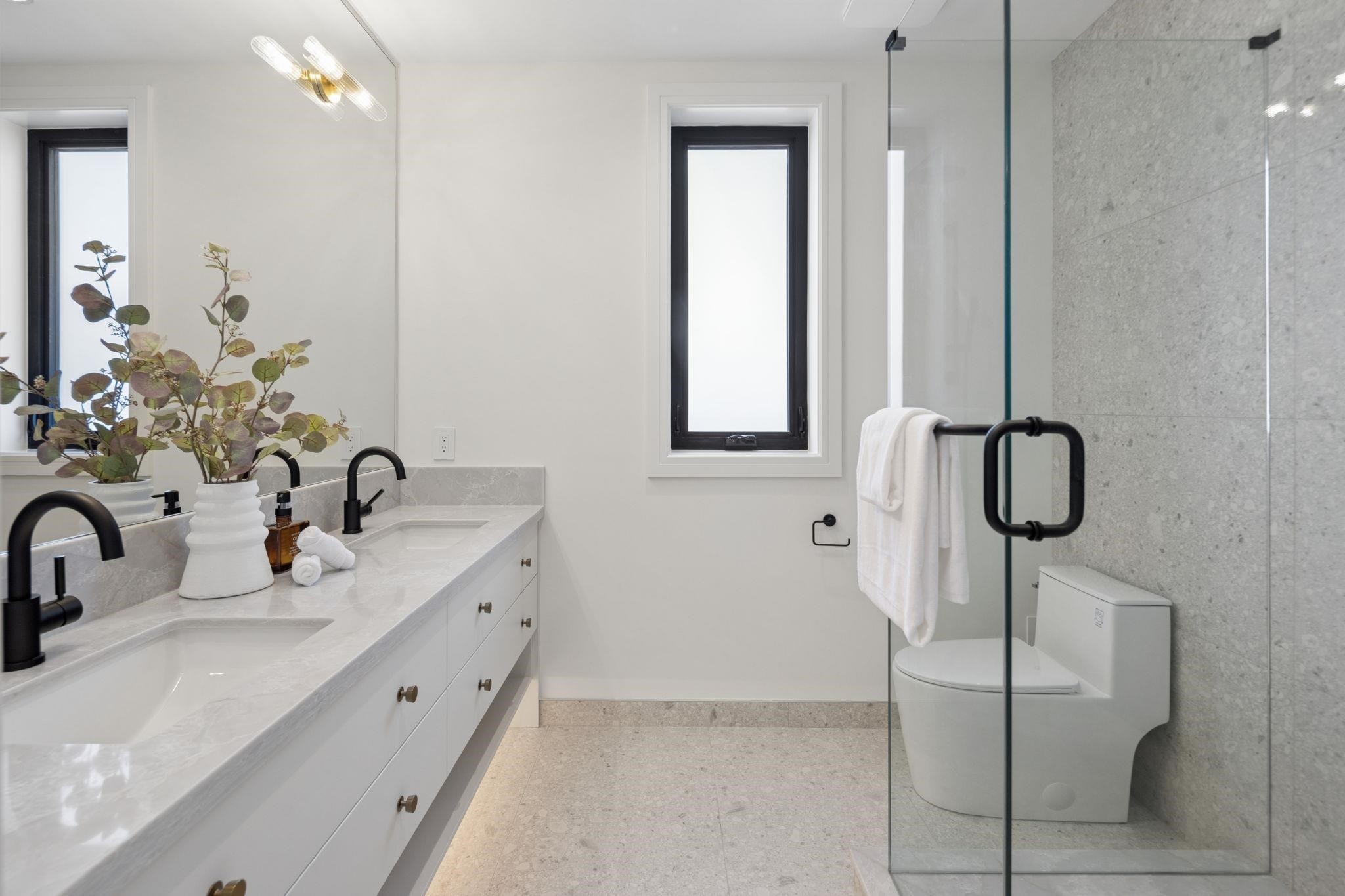 2-2815 Trinity Street, Vancouver, BC - Indoor Photo Showing Bathroom