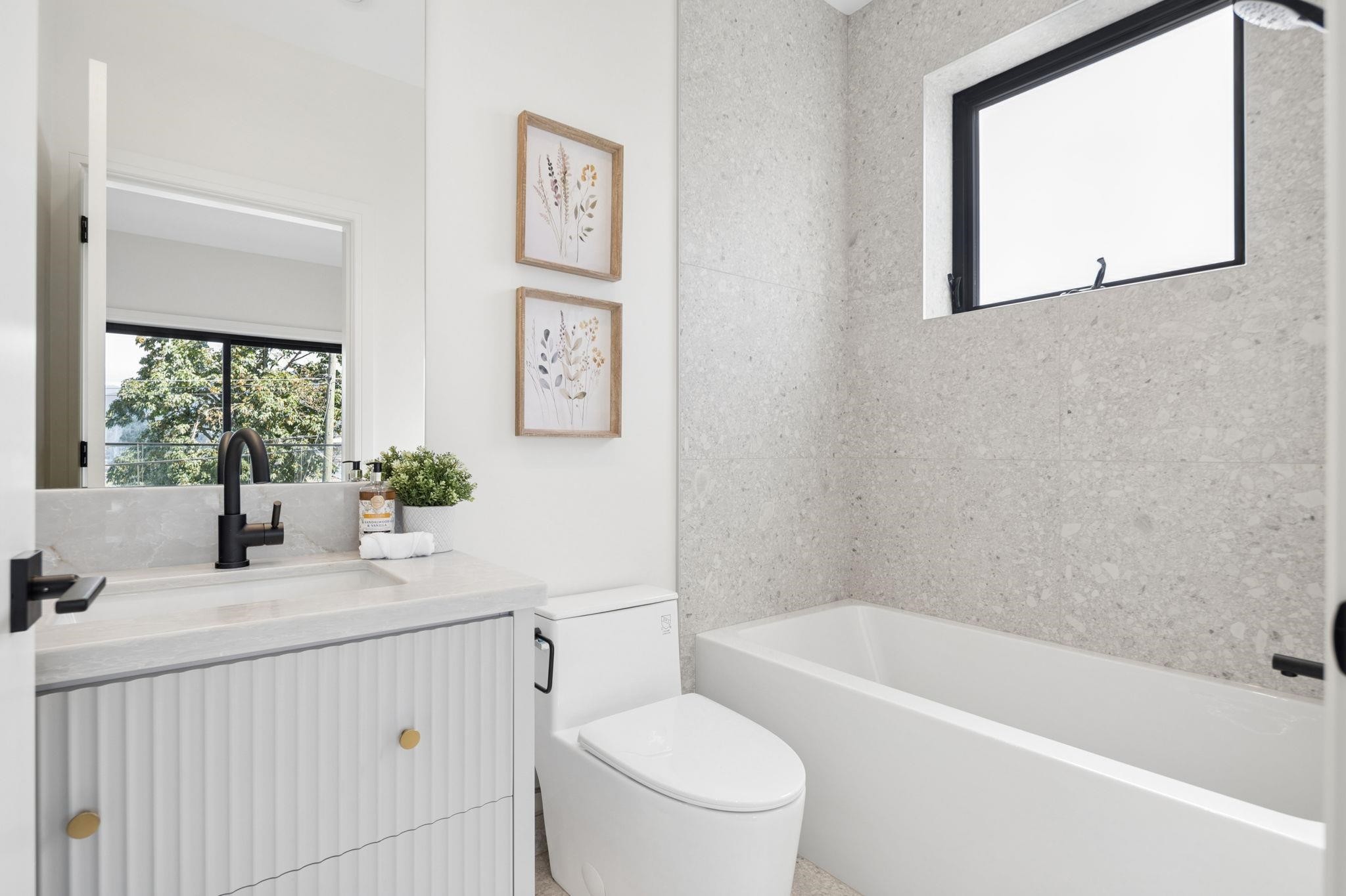 2-2815 Trinity Street, Vancouver, BC - Indoor Photo Showing Bathroom