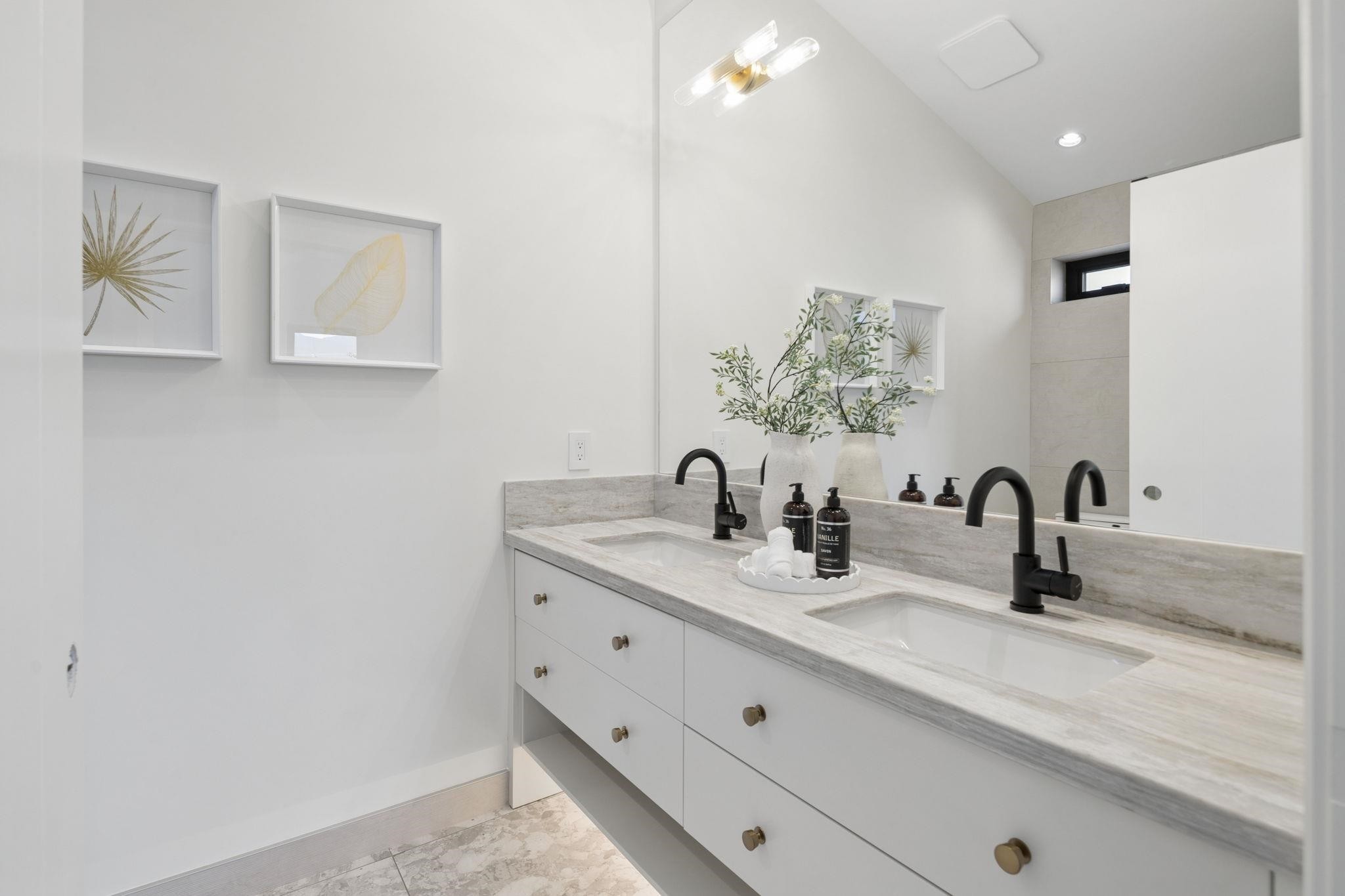 2-2815 Trinity Street, Vancouver, BC - Indoor Photo Showing Bathroom