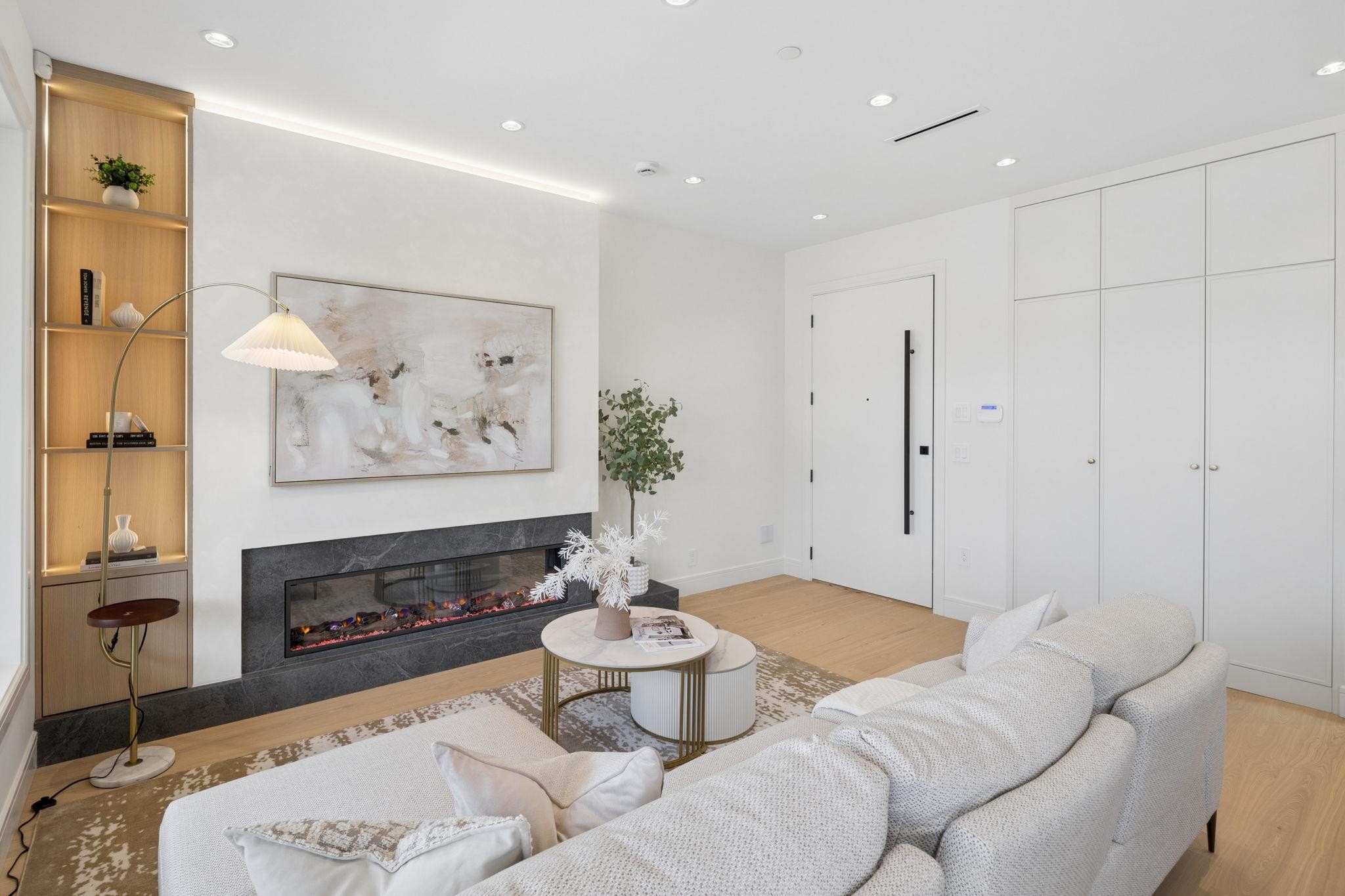2-2815 Trinity Street, Vancouver, BC - Indoor Photo Showing Living Room With Fireplace