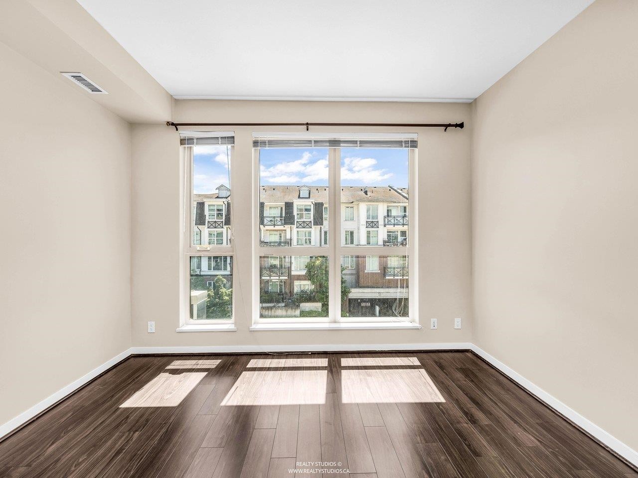 392-4133 Stolberg Street, Richmond, BC - Indoor Photo Showing Other Room