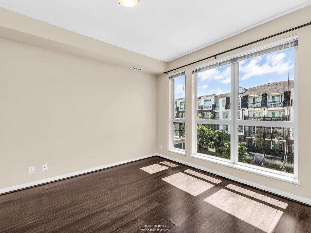 392-4133 Stolberg Street, Richmond, BC - Indoor Photo Showing Other Room