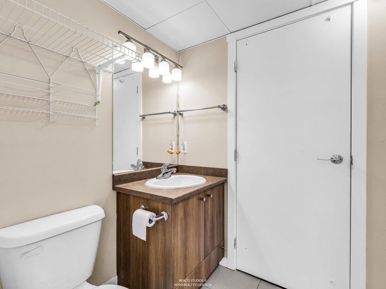 392-4133 Stolberg Street, Richmond, BC - Indoor Photo Showing Bathroom