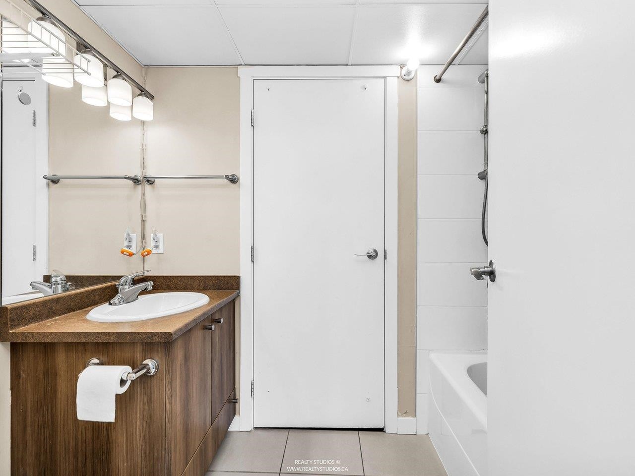 392-4133 Stolberg Street, Richmond, BC - Indoor Photo Showing Bathroom