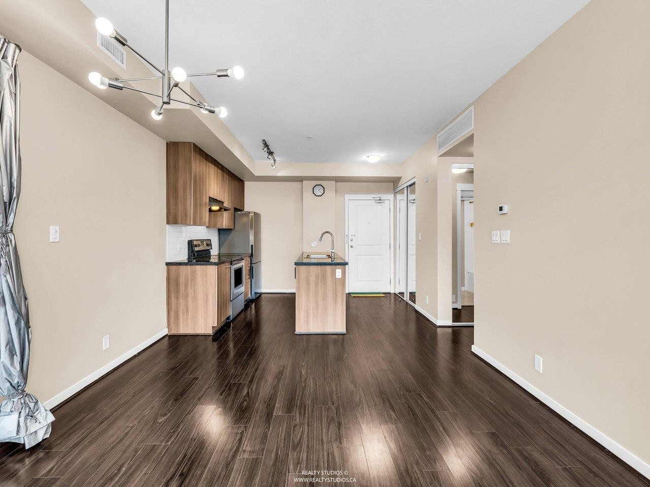 392-4133 Stolberg Street, Richmond, BC - Indoor Photo Showing Kitchen
