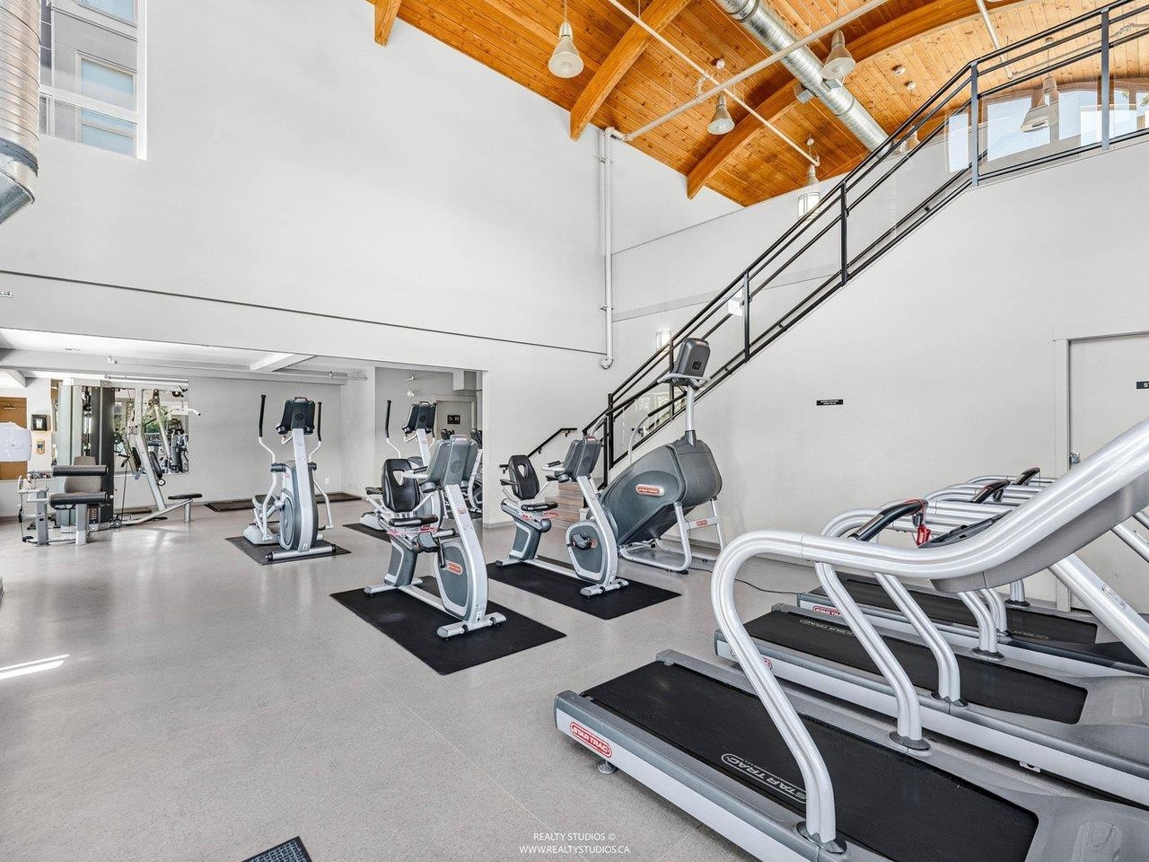 392-4133 Stolberg Street, Richmond, BC - Indoor Photo Showing Gym Room