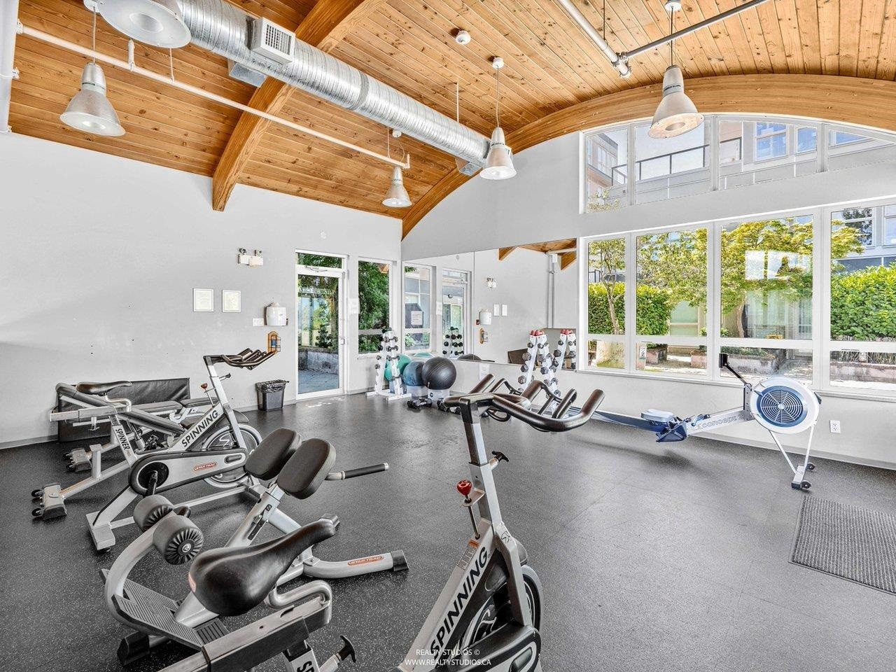 392-4133 Stolberg Street, Richmond, BC - Indoor Photo Showing Gym Room