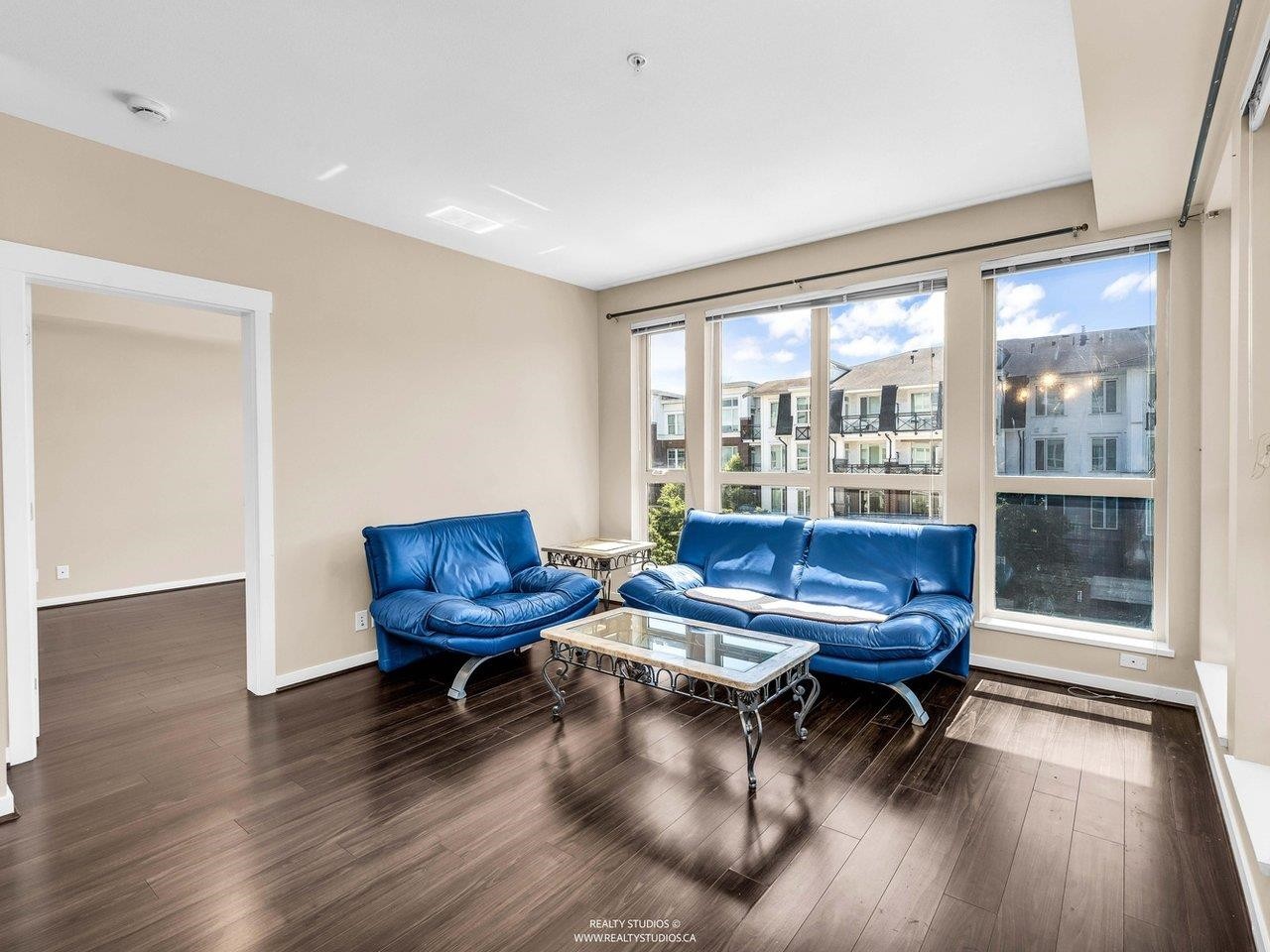 392-4133 Stolberg Street, Richmond, BC - Indoor Photo Showing Living Room