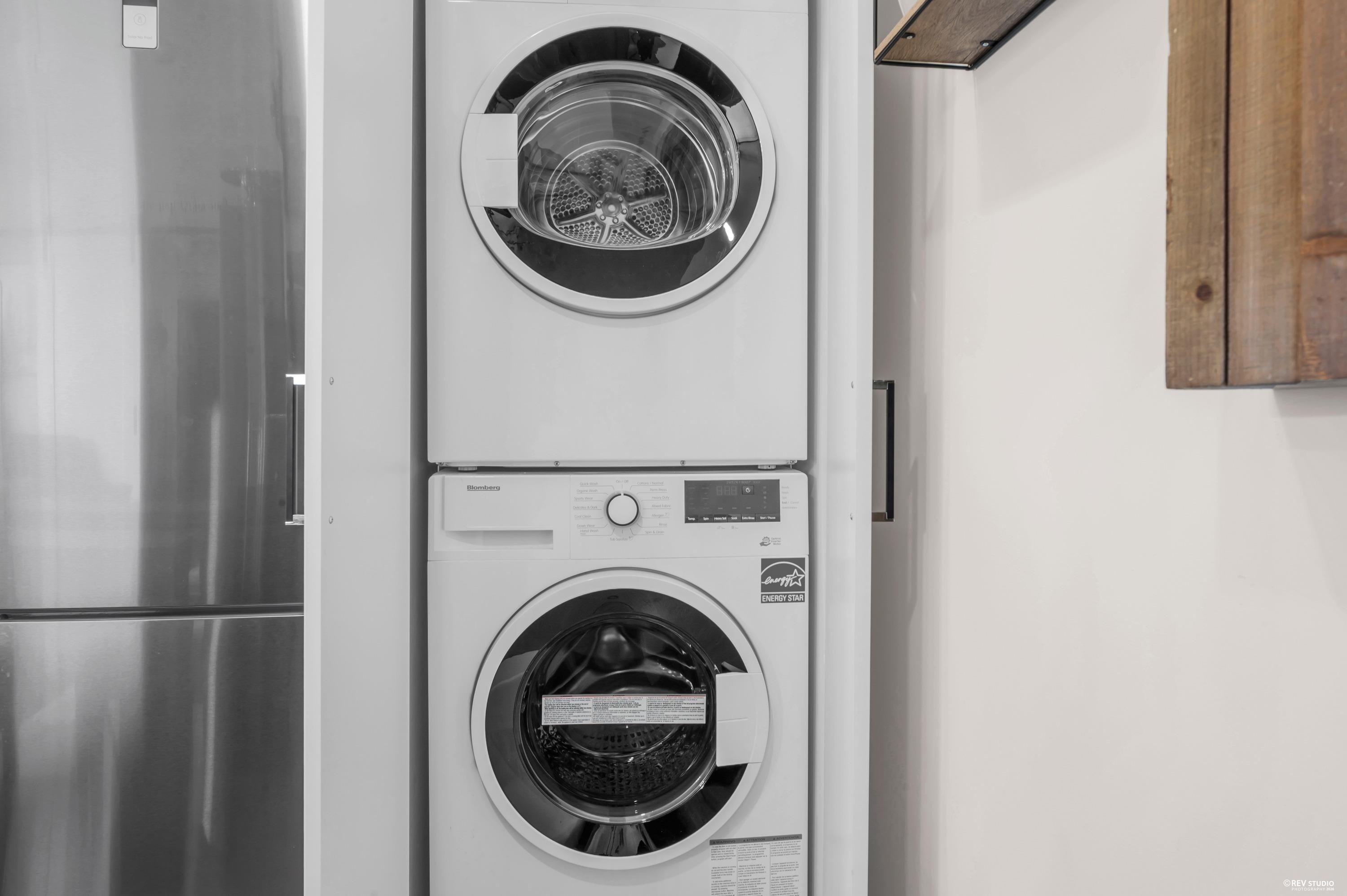 225-12109 223 Street, Maple Ridge, BC - Indoor Photo Showing Laundry Room