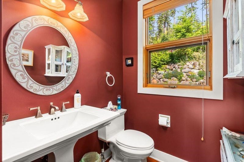 13543 Sakinaw Drive, Garden Bay, BC - Indoor Photo Showing Bathroom
