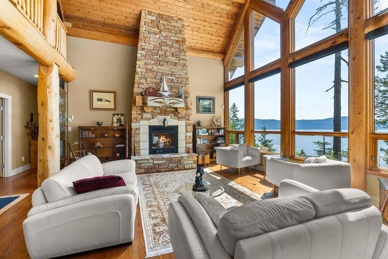 13543 Sakinaw Drive, Garden Bay, BC - Indoor Photo Showing Living Room With Fireplace
