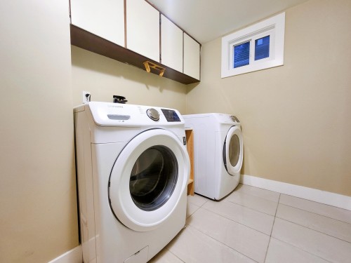 5255 Turquoise Drive, Richmond, BC - Indoor Photo Showing Laundry Room
