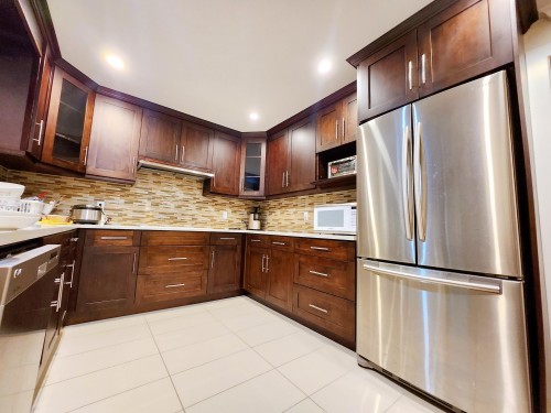 5255 Turquoise Drive, Richmond, BC - Indoor Photo Showing Kitchen With Upgraded Kitchen
