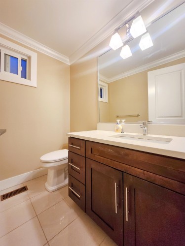 5255 Turquoise Drive, Richmond, BC - Indoor Photo Showing Bathroom