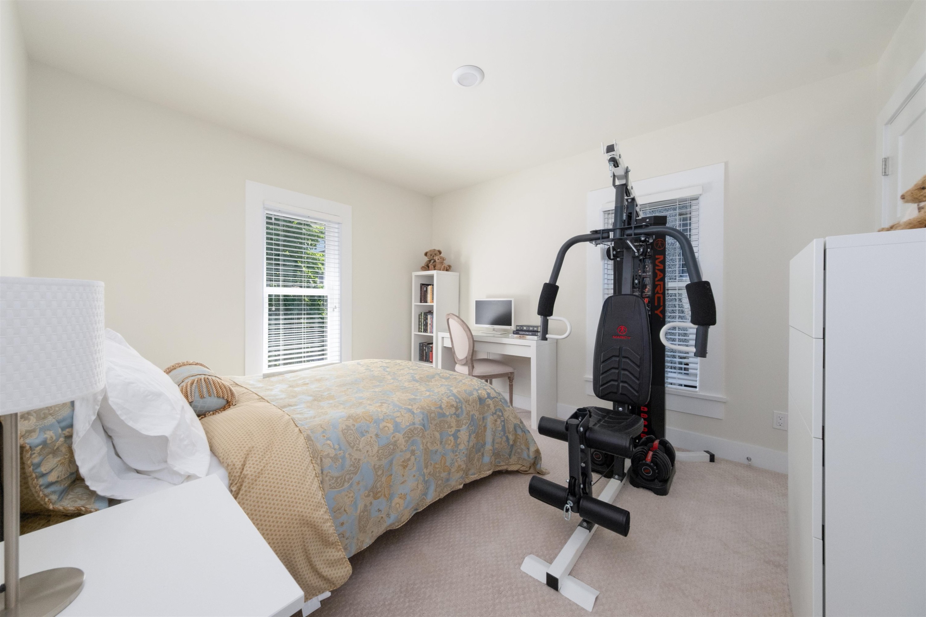408 Eighth Street, New Westminster, BC - Indoor Photo Showing Bedroom