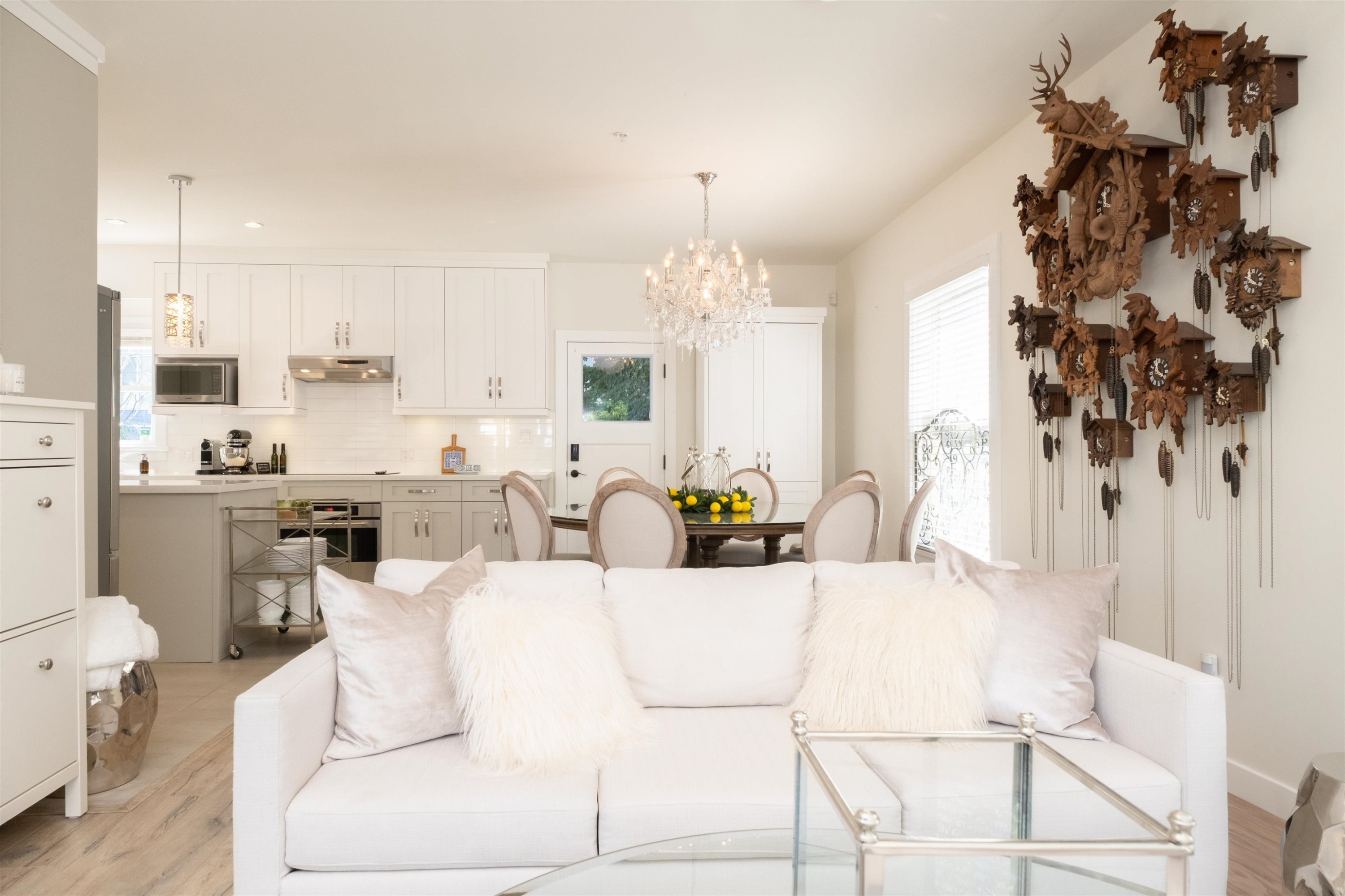 408 Eighth Street, New Westminster, BC - Indoor Photo Showing Living Room