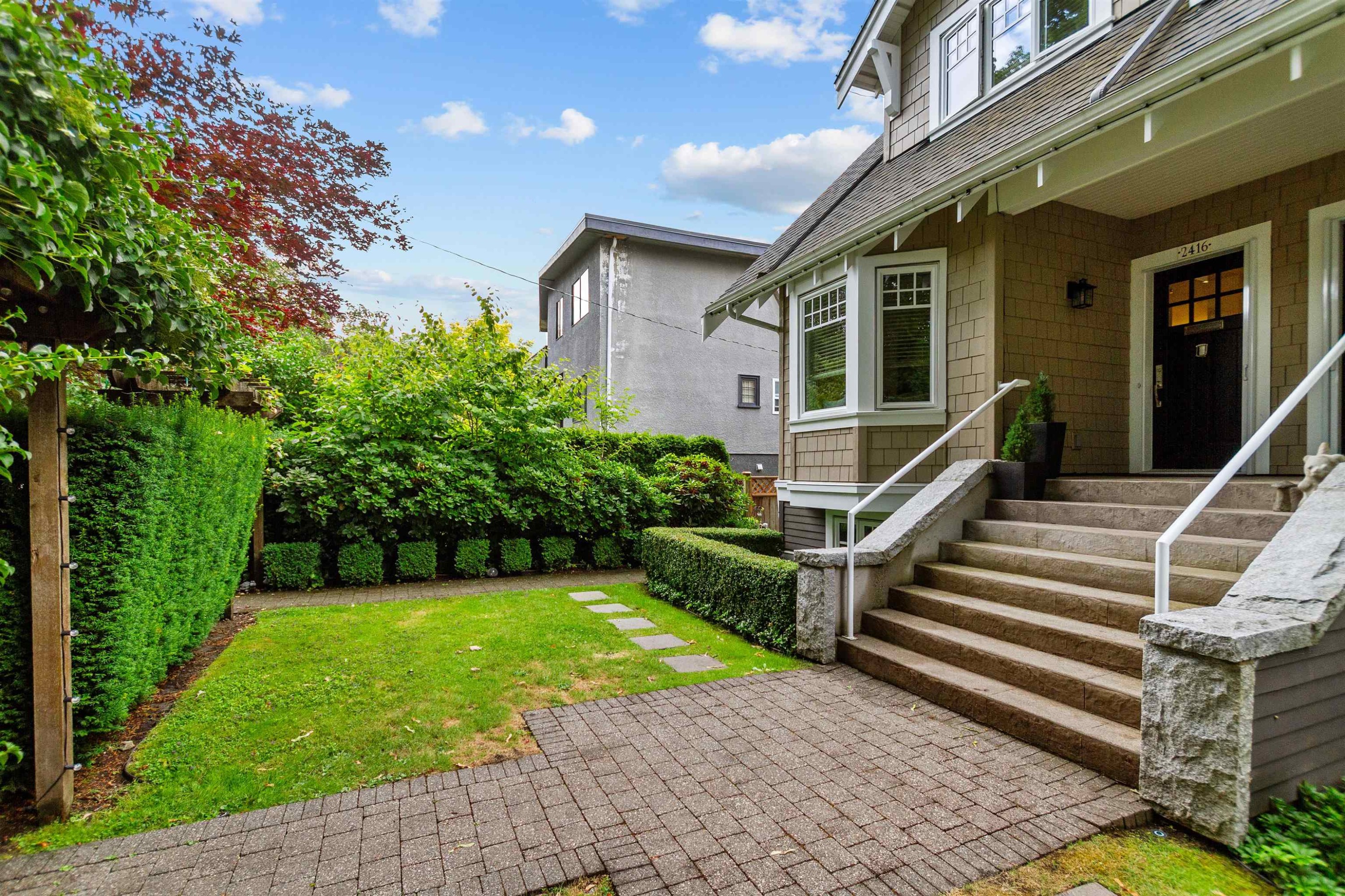 2416 8Th Avenue W, Vancouver, BC - Outdoor