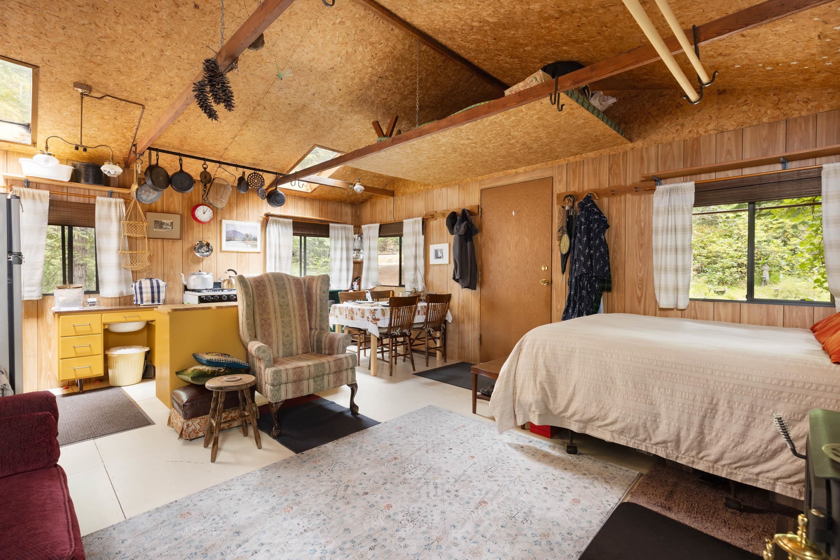 9540 Pemberton Portage Road, Pemberton, BC - Indoor Photo Showing Bedroom
